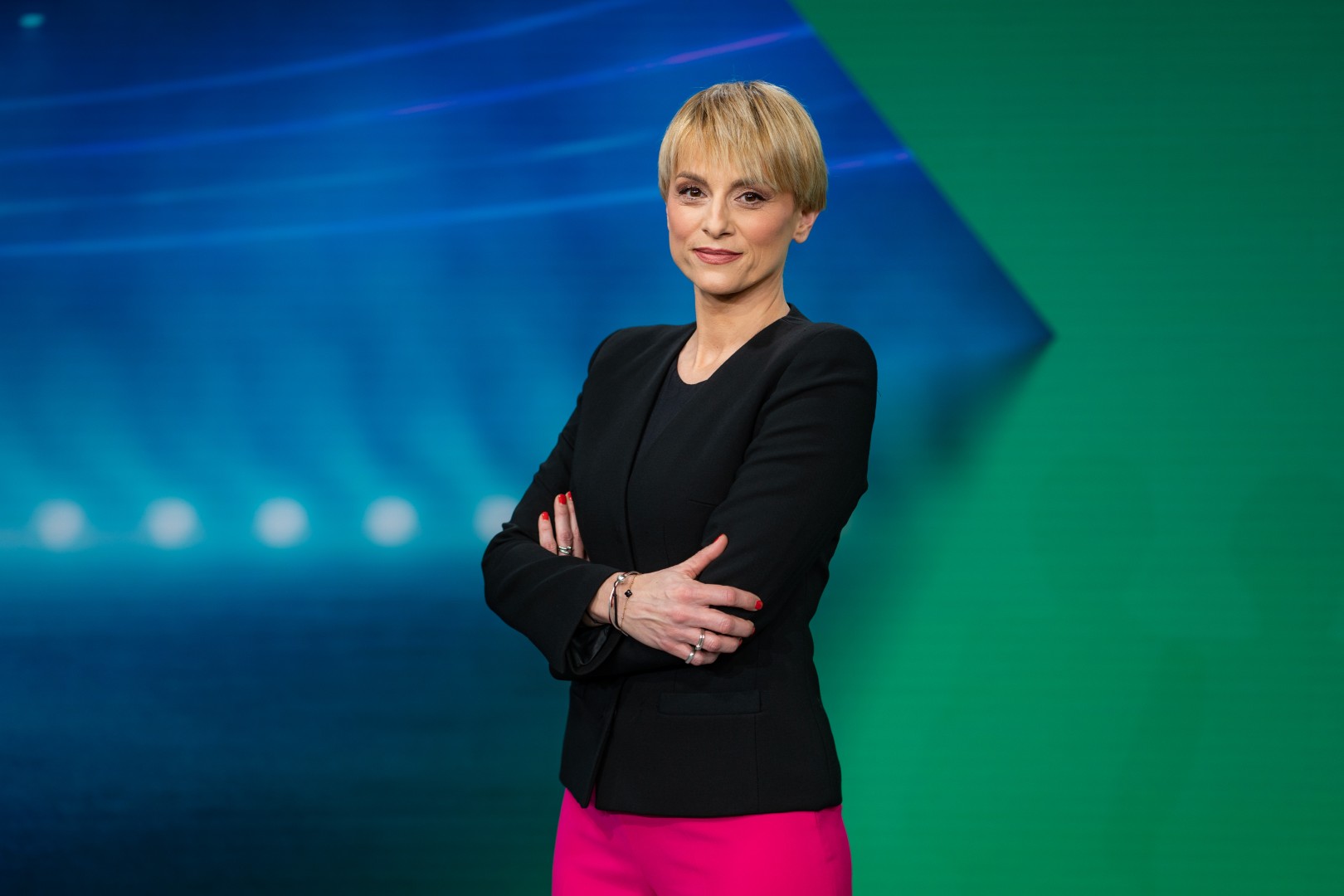 Weekend.18, Rovinj, festival medija, festival komunikacija, festival tehnologije, mediji, novinarstvo, istraživačko novinarstvo, hrabre žene, Mariana van Zeller, National Geographic, Emmy, Trafficked, krijumčarenje, karteli, ilegalna tržišta, Mirsada Begović, Al Jazeera English, Ksenija Pavkov, N1, United Media, Mojmira Pastorčić, RTL Direkt, Jelena Obućina, Nova TV, Ana Marija Vuković, sport u medijima, žene u novinarstvu, female journalists, žensko liderstvo, istina, vijesti, odgovornost, rizik, storytelling, novinarke, urednice, autorice, novinarke regije, regionalno novinarstvo, EU nagrada za novinarstvo, istraživački dokumentarci, studentski prosvjedi, ratna izvješća, globalno novinarstvo, reportaže, novinarska hrabrost, žene liderice, žene i istina, glasovi istine, ženski panel, news industry, budućnost medija, medijska scena, regionalni festival, Weekend Rovinj, hrvatski festival, istina bez kompromisa, odgovorno novinarstvo, moć priče, power of storytelling, novinarski rizik, ženske priče, žene koje mijenjaju svijet, liderice u medijima, jake žene, ženska moć, globalne novinarke, regionalne novinarke, svjetske priče, global truth, breaking news, istraživački rad, etika u novinarstvu, ženske perspektive, glas novinarki, žene na prvoj liniji, borba za istinu, vijesti bez filtera, media festival, women in journalism, truth matters, risk and responsibility, ženska snaga, medijski trendovi, glasovi žena, moć informacija, provjera činjenica, protiv dezinformacija, istina u fokusu, medijska hrabrost, žene i mediji, future of news, novinarke bez granica, medijske inovacije, istraživanje istine, ženska odgovornost, inspiracija, female empowerment, istina pobjeđuje, Weekend svih Weekenda, Rovinj događanja, hrvatski eventi, festival događanja, inspirativne žene, globalni glasovi, regionalni glasovi, žene i društvo