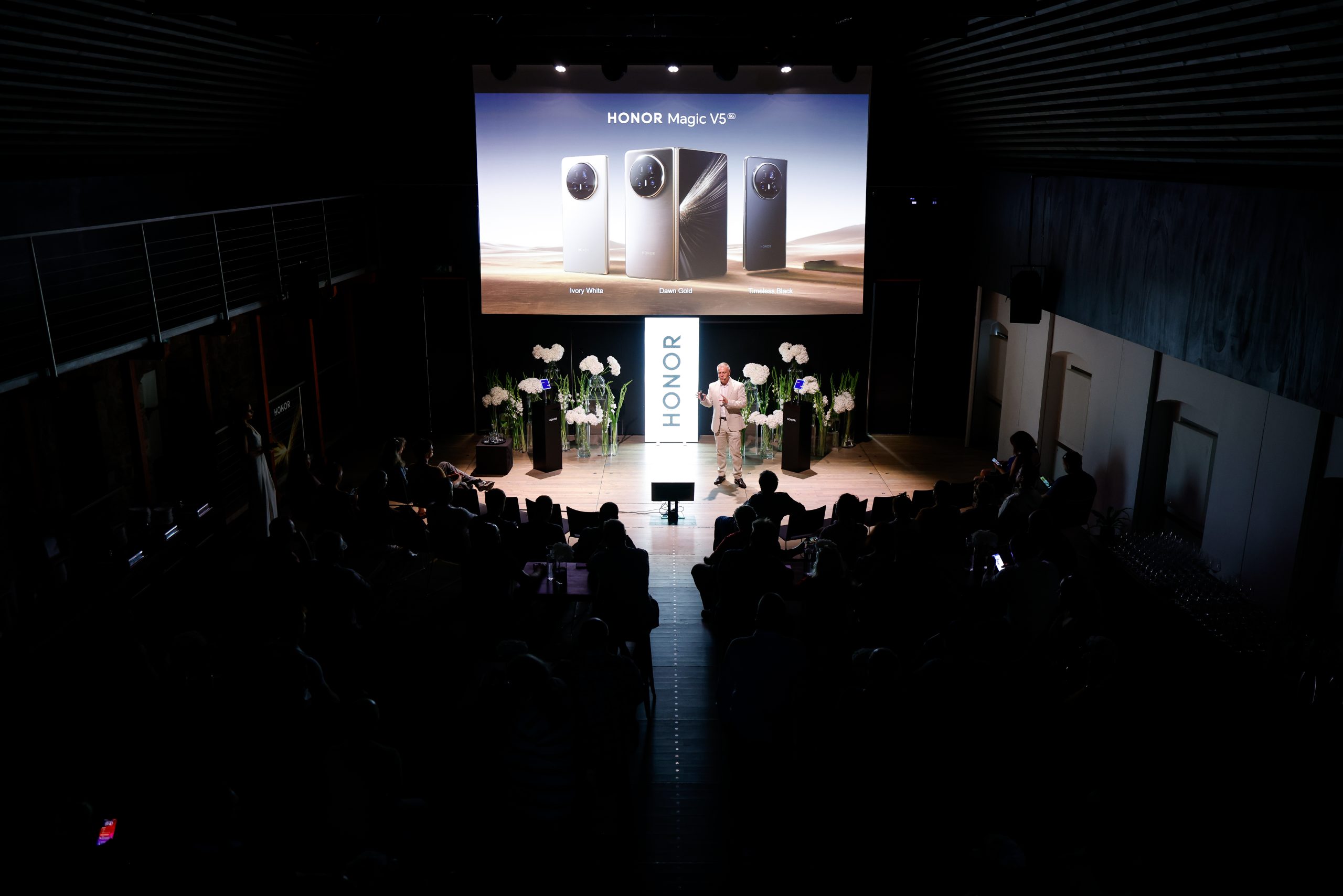 HONOR, HONOR Magic V5, HONOR Pad 10, najtanji mobitel, preklopni telefon, sklopivi mobitel, Ljubljana, Ljubljanski dvorac, premijera, tehnološki event, tech lifestyle, mobitel budućnosti, smartphone inovacije, AI tehnologija, umjetna inteligencija, Snapdragon 8, Falcon kamera, HONOR kamera, AI kamera, ultra tanak dizajn, minimalizam, luksuzna tehnologija, pametni telefon, mobilna budućnost, AI alati, Google Gemini, Gemini Live, AI prijevod, AI komunikacija, HONOR Hrvatska, HONOR Slovenija, lifestyle tehnologija, premium dizajn, mobilne inovacije, ultra lagan mobitel, najbolji mobitel 2025, novi HONOR, HONOR flagship, HONOR novitet, AI kreativnost, mobilna produktivnost, preklopni zaslon, unutarnji sklopivi ekran, AI portret, AI zoom, AI prepoznavanje pokreta, mobilna fotografija, vrhunske kamere, HONOR Magic serija, HONOR novosti, HONOR događaj, HONOR ekskluziva, HONOR show, Flora Ema Lotrič, Čupakabra, svjetlosni show, tehnološki spektakl, povijest i tehnologija, smartphone lansiranje, mobilni trendovi, gadgeti, pametna tehnologija, AI video, AI obrada fotografija, AI Eraser, AI Cutout, AI Outpainting, AI Upscale, HONOR Share, multi-device iskustvo, Windows kompatibilnost, iOS kompatibilnost, macOS kompatibilnost, Android kompatibilnost, poslovna produktivnost, rad na daljinu, digitalni nomadi, mobilni ured, moderna tehnologija, luksuzni gadget, premium smartphone, HONOR akcija, HONOR poklon, tablet HONOR Pad 10, Eye Comfort zaslon, Snapdragon 7 Gen 3, tehnološke inovacije, lifestyle gadget, novi mobitel 2025, HONOR boje, Ivory White, Dawn Gold, Black HONOR, ekskluzivna pogodnost, HONOR popust, HONOR cijena, HONOR dostupnost, tech vijesti, Journal.hr lifestyle, smart tehnologija, budućnost mobitela