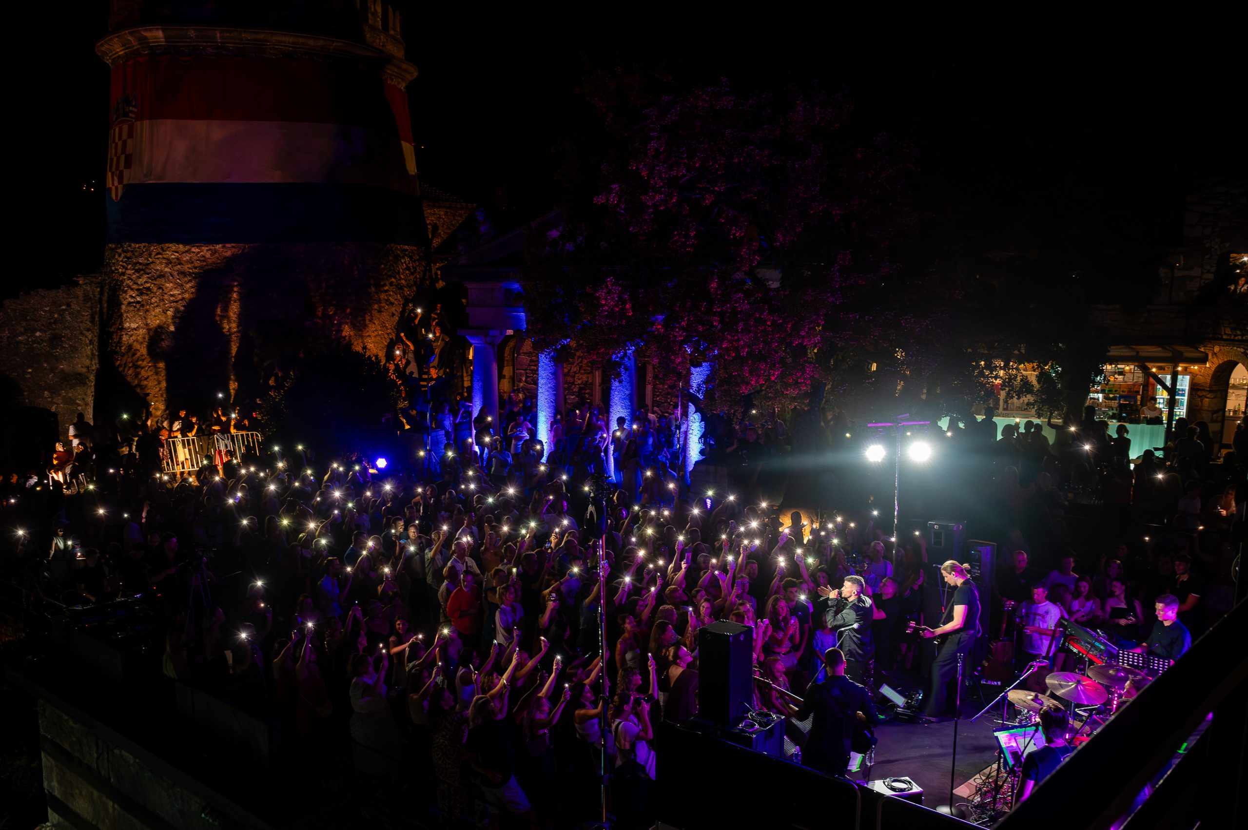 DAMIR KEDŽO ODRŽAO KONCERT ŽIVOTA NA TRSATSKOJ GRADI