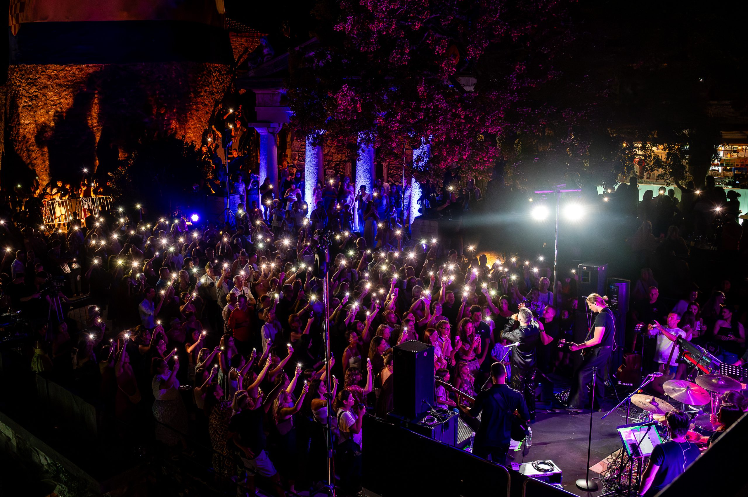 DAMIR KEDŽO ODRŽAO KONCERT ŽIVOTA NA TRSATSKOJ GRADI