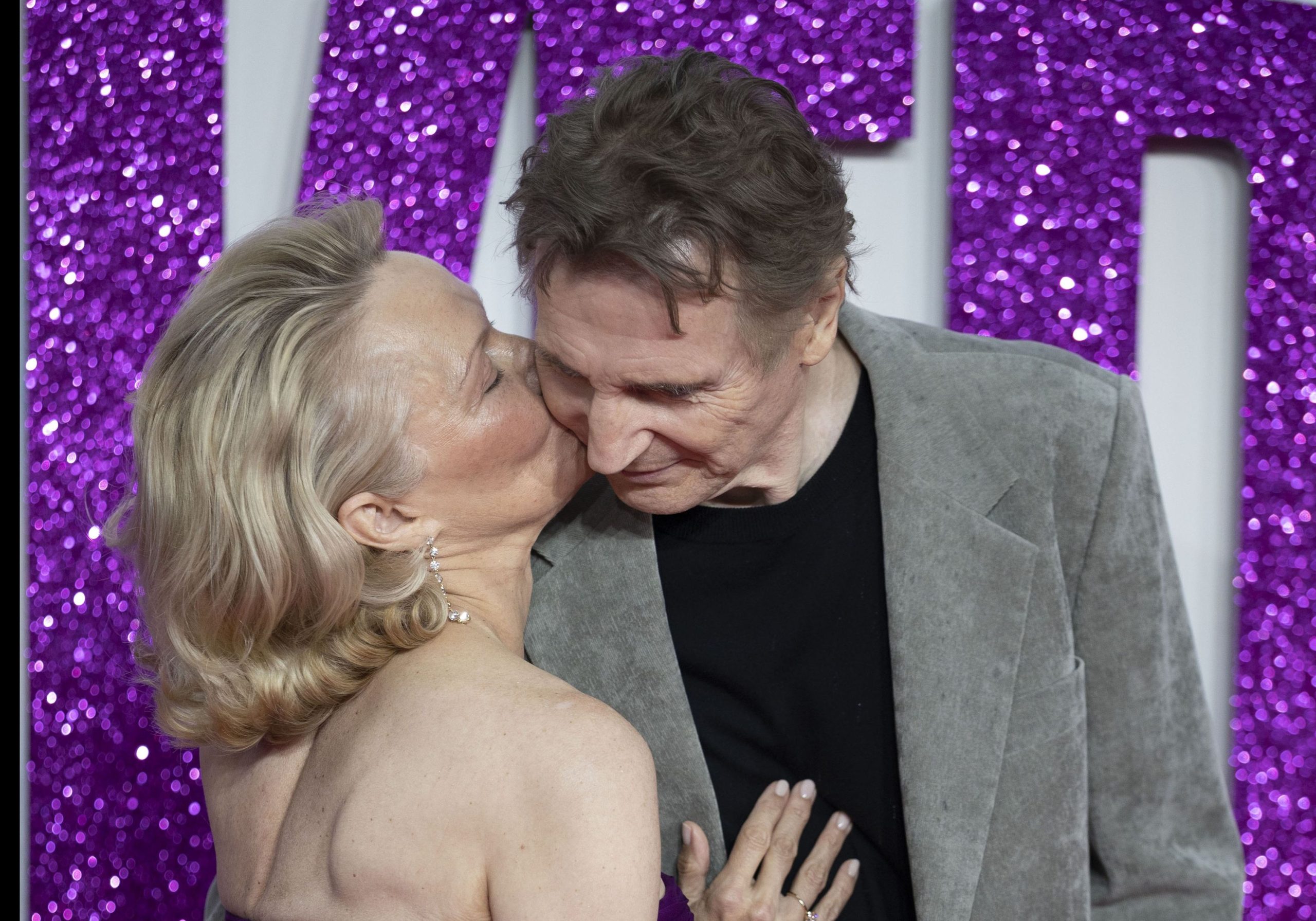 Liam Neeson i Pamela Anderson imaju podršku obitelji njegove pokojne supruge Hello Magazine Croatia