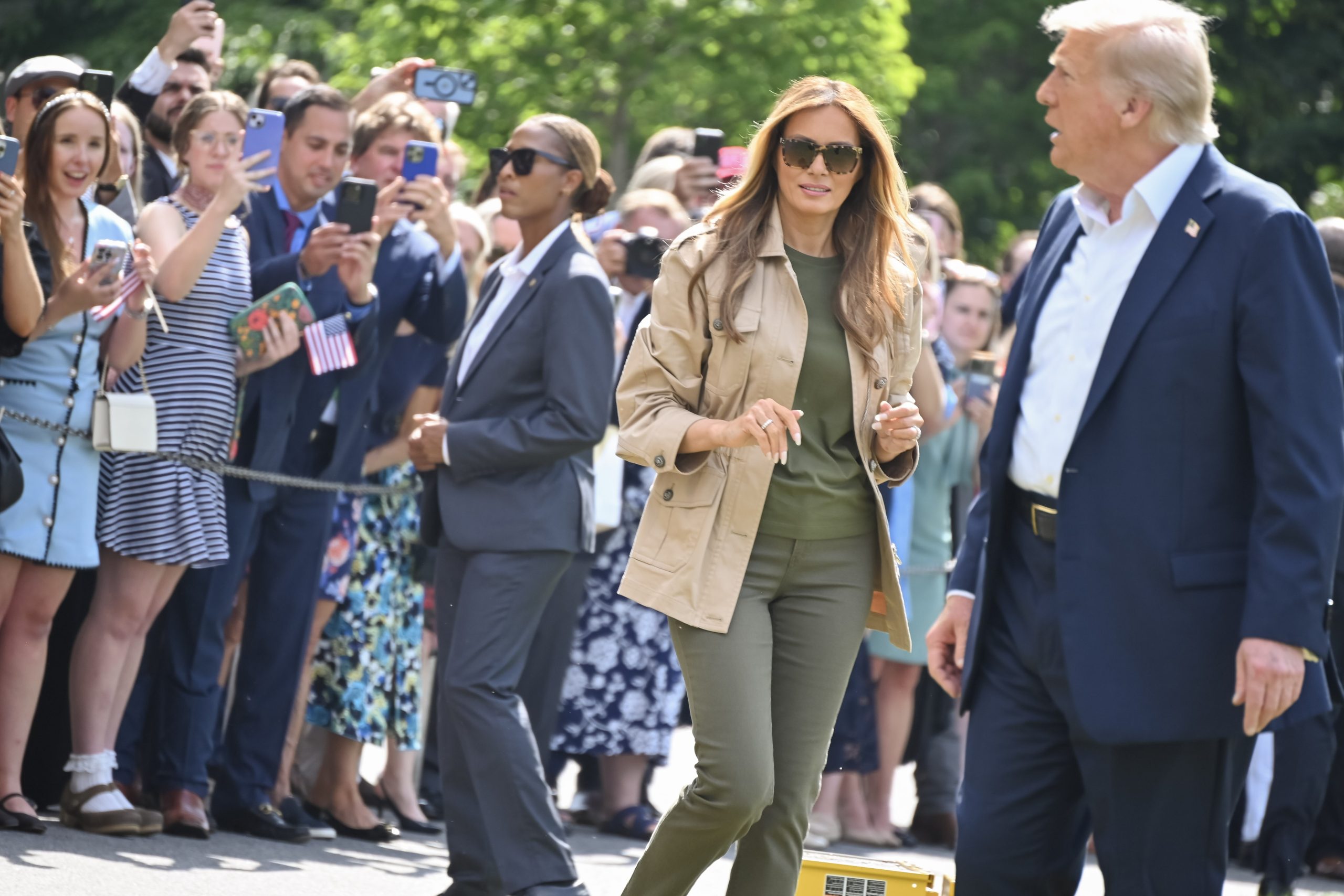 Melania Trump pod paljbom 'Njezin memoar zvuči kao da ga je pisao robot!' Hello Magayin Croatia