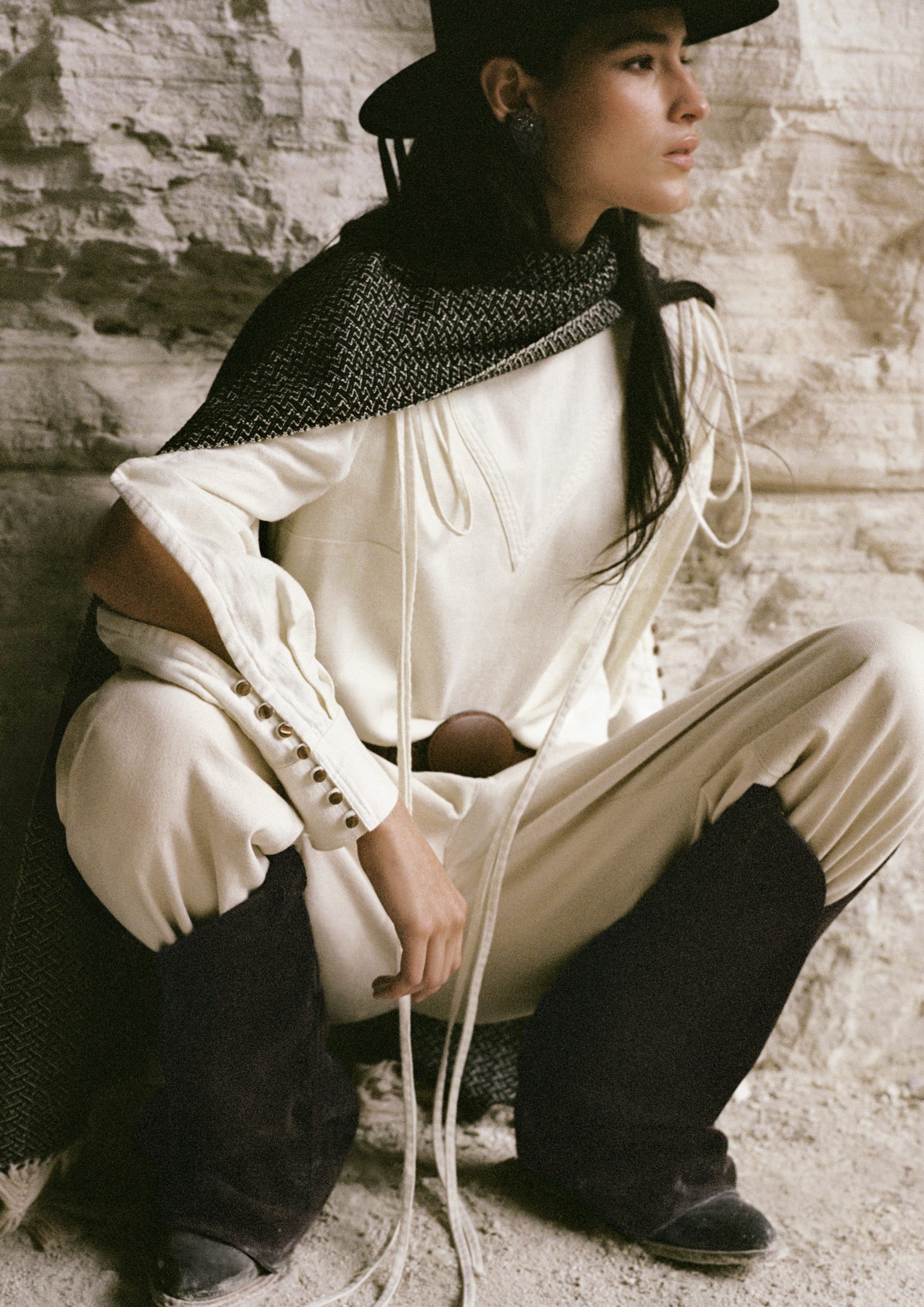 H&M Lorena Saravija kolekcija, nova H&M kolekcija 2025, H&M suradnja 2025, Lorena Saravija H&M, H&M dizajnerska suradnja, H&M nova suradnja, H&M x Lorena Saravija, H&M kolekcija listopad 2025, nova H&M kolekcija online, H&M kolekcija jesen 2025, H&M jesenska kolekcija, H&M najava kolekcije, H&M nova modna suradnja, H&M modna kolekcija, H&M dizajnerska kolekcija 2025, Lorena Saravija kolekcija, Lorena Saravija dizajnerica, meksička modna dizajnerica, H&M suradnja s dizajnerom, H&M dizajnerski komadi, H&M modna kampanja 2025, H&M nova linija, H&M trendy komadi, H&M haljine 2025, H&M drapirane haljine, H&M haljina otvorena leđa, H&M traper kolekcija, H&M traper jakna, H&M traper hlače, H&M kaubojske čizme, H&M accessories kolekcija, H&M nakit, H&M šešir, H&M remen, H&M najljepša kolekcija, H&M modni trendovi, H&M kolekcija inspirirana Meksikom, H&M modna inspiracija, H&M osnažujuća moda, H&M suvremeni stil, H&M urbana kolekcija, H&M modna jesen, H&M jesen 2025, H&M večernji look, H&M chic haljine, H&M svečana kolekcija, H&M capsule kolekcija, H&M limitirana kolekcija, H&M must have jesen, H&M najtraženiji komadi, nova modna kolekcija H&M, nova suradnja H&M i dizajnera, H&M kolekcija datum izlaska, H&M x dizajner 2025, H&M kolekcija inspirirana baštinom, H&M kolekcija online kupnja, H&M online shop kolekcija, H&M hm.com kolekcija, H&M x Lorena Saravija online, H&M gdje kupiti kolekciju, H&M fashion news, H&M moda 2025, H&M editorijal kolekcija, H&M inspiracija pustinja, H&M kolekcija inspirirana Meksikom, H&M kulturna baština moda, H&M suvremena elegancija, H&M osnažujuće kreacije, H&M snažna žena kolekcija, H&M modna suradnja jesen, H&M najnovija suradnja, H&M modni hit, H&M fashion collab 2025, H&M limited edition, H&M modna vijest, H&M trending kolekcija, H&M dizajner suradnja, H&M popularna kolekcija, H&M modni dodatci 2025, H&M Lorena Saravija nakit, H&M nova suradnja haljine, H&M dizajnerski potpis, H&M povijest suradnji, H&M poznati dizajneri suradnja, H&M kolaboracija, H&M inspirativna moda, H&M kolekcija inspirirana ženama, H&M moda za modernu ženu, H&M odjeća jesen 2025, H&M modni datum listopad 2025, H&M Lorena Saravija inspiracija, H&M Lorena Saravija jesen, H&M najnovija kolekcija, H&M modni detalji, H&M dizajnerski lookbook, H&M suradnja s meksičkom dizajnericom