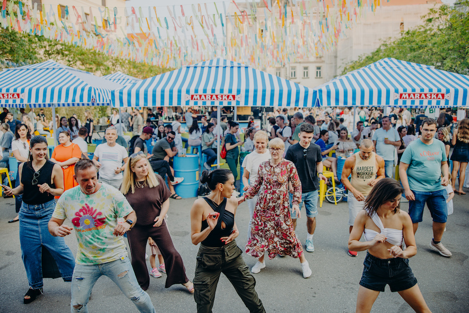 Food Truck Festival Zagreb, Britanski trg festival, street food Zagreb, najbolji burgeri Zagreb, smash burger Zagreb, frozen banana desert, viralni desert 2025, gdje jesti u Zagrebu, ljetni deserti Hrvatska, najbolji festivali u Zagrebu, gastro događaji Zagreb, što raditi u Zagrebu rujan, najbolja hrana na kotačima, churros Zagreb, craft pivo Zagreb, kokteli Zagreb, Gin Tonic sladoled, street food Hrvatska, festival hrane Zagreb, food festival Zagreb 2025, Mr. Tartuf krumpirići, El Comandante burger, BBQ smash burger, Fanko Čuča piletina, Špizza pizza, Fish Grill Zagreb, Rio mare truck, Farabuto street food, Burger & Beer Bar Mrav, Vege burger Zagreb, plant based burger, Teriyaki chicken noodles, Curry noodles Zagreb, Spicy beef noodles, Tutica sladoled Zagreb, Nadine fritule, najbolje fritule u Zagrebu, churros s pistacijom, deserti Zagreb, street food specijaliteti, istarski burger Zagreb, burger s brancinom, srdele panino, Pork Belly burnt ends, Peanut butter jelly burger, festival burgera Zagreb, najbolji burger u Zagrebu 2025, jazz koncert Zagreb rujan, soul glazba Zagreb, retro bendovi Zagreb, Šleper Šlager bend, Public Factory glazba, DJ Frx Zagreb, DJ Neno Martinović, DJ Matija Sindičić, fun party Zagreb, soul party Zagreb, hip hop Zagreb, disco party Zagreb, što raditi u Zagrebu s djecom, Ledo Medo Zagreb, UHU kutak za djecu, escape room Zagreb, iluzionist Luka Vidović, magic show Zagreb, besplatni koncerti Zagreb, besplatni događaji Zagreb, gdje van u Zagrebu rujan, najbolja mjesta u Zagrebu, što raditi s obitelji u Zagrebu, vikend događaji Zagreb, top festival Zagreb, food truck scena Hrvatska, najbolji street food Hrvatska, foodie Zagreb, foodie Hrvatska, gastro vodič Zagreb, gdje na burger u Zagrebu, gdje na pizzu Zagreb, najbolja piletina Zagreb, tartuf krumpirići Zagreb, gdje na craft pivo Zagreb, najbolji kokteli Zagreb, gin tonic Zagreb, The Garden Brewery lager, PeTe Pelin tonik, Maraschino citrus koktel, recept za koktel gin tonic, Maraschino recept, ljetni kokteli recept, Zagrebački festivali 2025, kulturni događaji Zagreb, zabava za djecu Zagreb, obiteljski događaji Zagreb, gastro rujan Zagreb, ispraćaj ljeta Zagreb, Zagreb što raditi rujan, cool događaji Zagreb