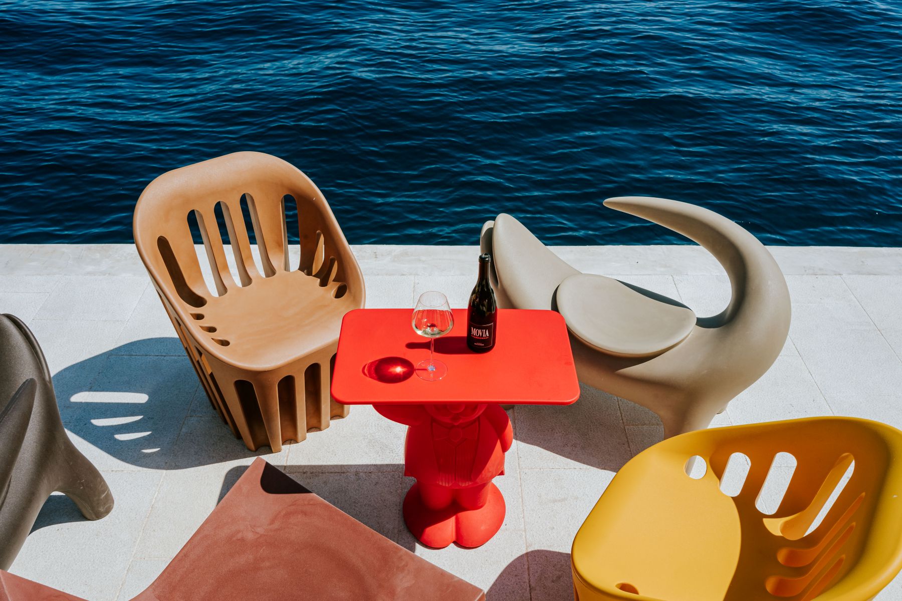 Opatija, Amore Sea Club, Bevanda, Kvarner, Hrvatska rivijera, Jadran, luksuzno putovanje, lifestyle, gastronomija, Filip Akrap, chef, dizajn interijera, lounge, kokteli, vina, Wine&Co, Vinoteka Rijeka, Movia, Michelin iskustvo, Ritz-Carlton, jahting, yachting destinacija, marina, riva, luksuzne jahte, putovanja, more, ljeto, beach club, sunčanje, DJ, glazba, arhitektura, Siniša Glušica, Dražul Glušica arhitekti, Slide Milano, Paola Navone, Marcantonio, Karim Rashid, Favaretto&Partners, Roberto Paoli, talijanski dizajn, vibrantne boje, mediteranski stil, luksuz, hedonizam, fine dining, sushi, burgeri, salate, slastice, vinoteka, koktel bar, lounge zona, večernji izlazak, dan na plaži, hedonistički odmor, ekskluzivnost, autentičnost, putopis, turizam, destinacija, hotelska scena, hotel Bevanda, rivijera, yacht life, yachting kultura, marina lifestyle, yacht party, party destinacija, luksuzni odmor, putovanja morem, Kvarner gourmet, kvarnerska rivijera, hrvatski turizam, Jadransko more, luksuzni resort, restoran uz more, lounge terasa, večernja scena, hedonistička atmosfera, vibrantni lounge, signature jela, vinska karta, gourmet iskustvo, koktel kultura, more i sunce, mediteranska kuhinja, hrvatska kuhinja, glamur, turizam u Hrvatskoj, privatna događanja, ekskluzivne proslave, svjetske destinacije, yacht club, lifestyle iskustvo, Amore terasa, luksuzne ležaljke, suncobrani, beach lifestyle, premium destinacija, ekskluzivni klub