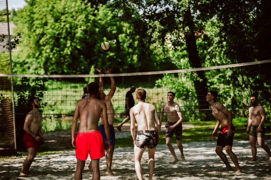 Opuštajući vikend uz rijeku Dnevni boravak na rijeci u Ozlju još traje