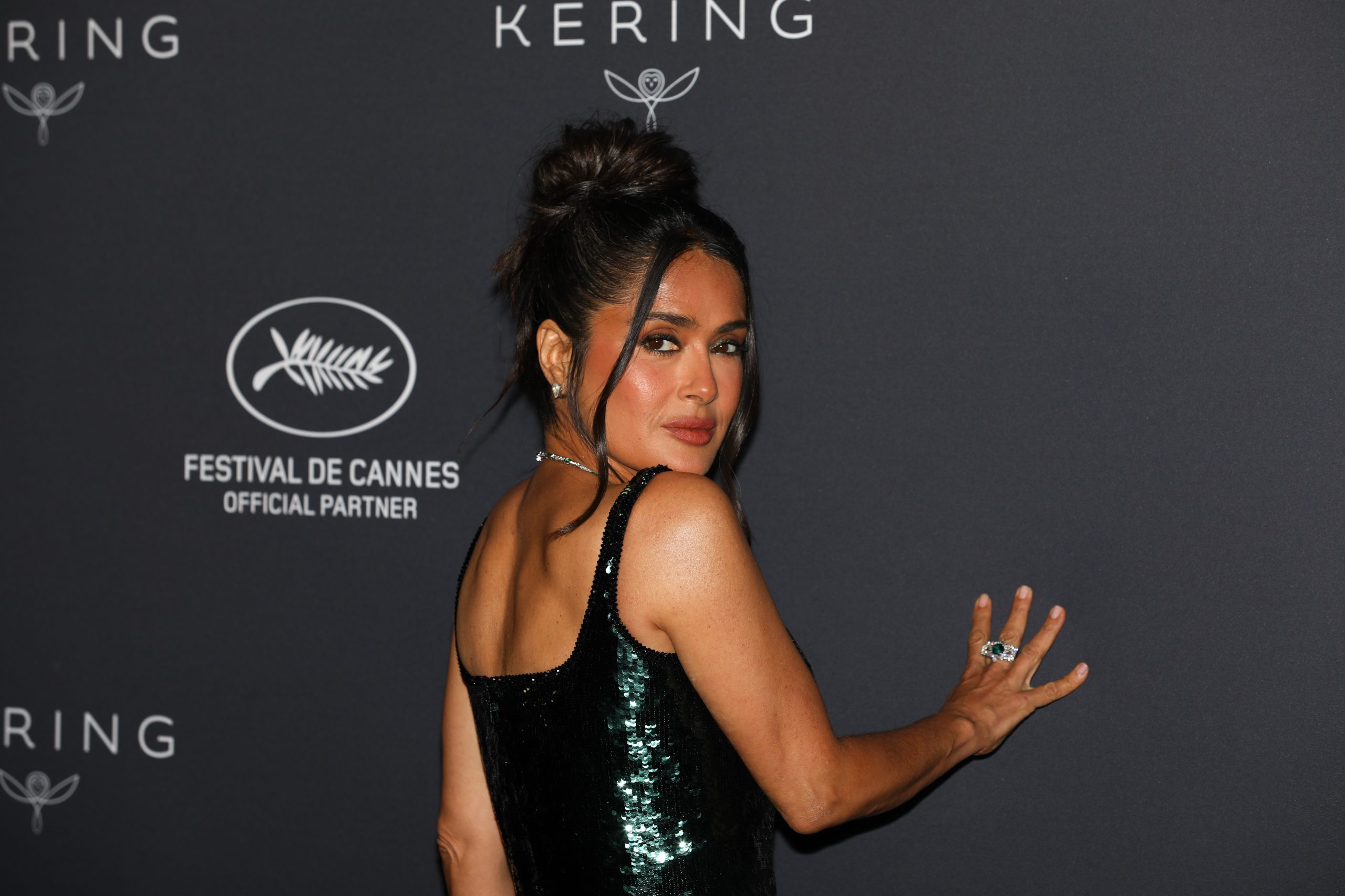 Salma Hayek snimila idilične trenutke na farmi, okružena holivudskim prijateljima Hello Magazin Croatia