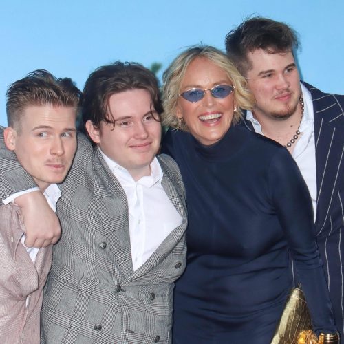 Sharon Stone iznenadila pojavom sa svoja tri sina na crvenom tepihu Hello Magazine Croatia