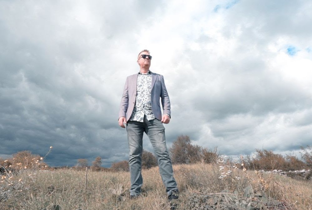 Stipe Štrkalj debitira s emotivnom baladom „Sanjaj“