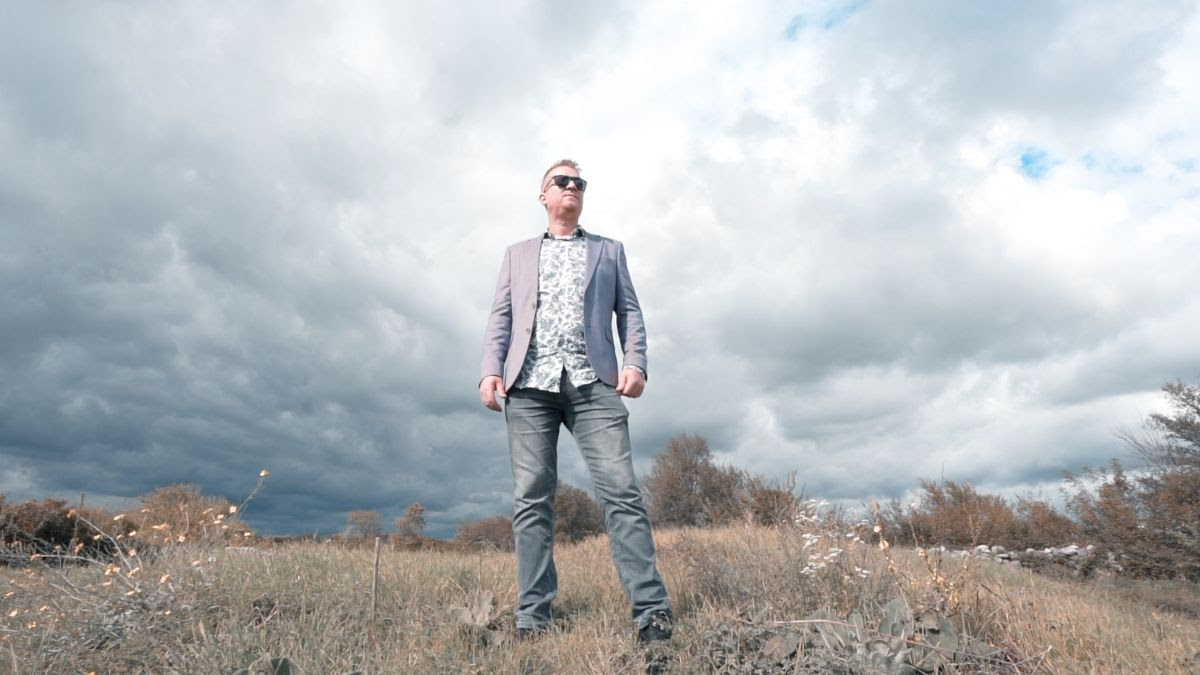 Stipe Štrkalj debitira s emotivnom baladom „Sanjaj“