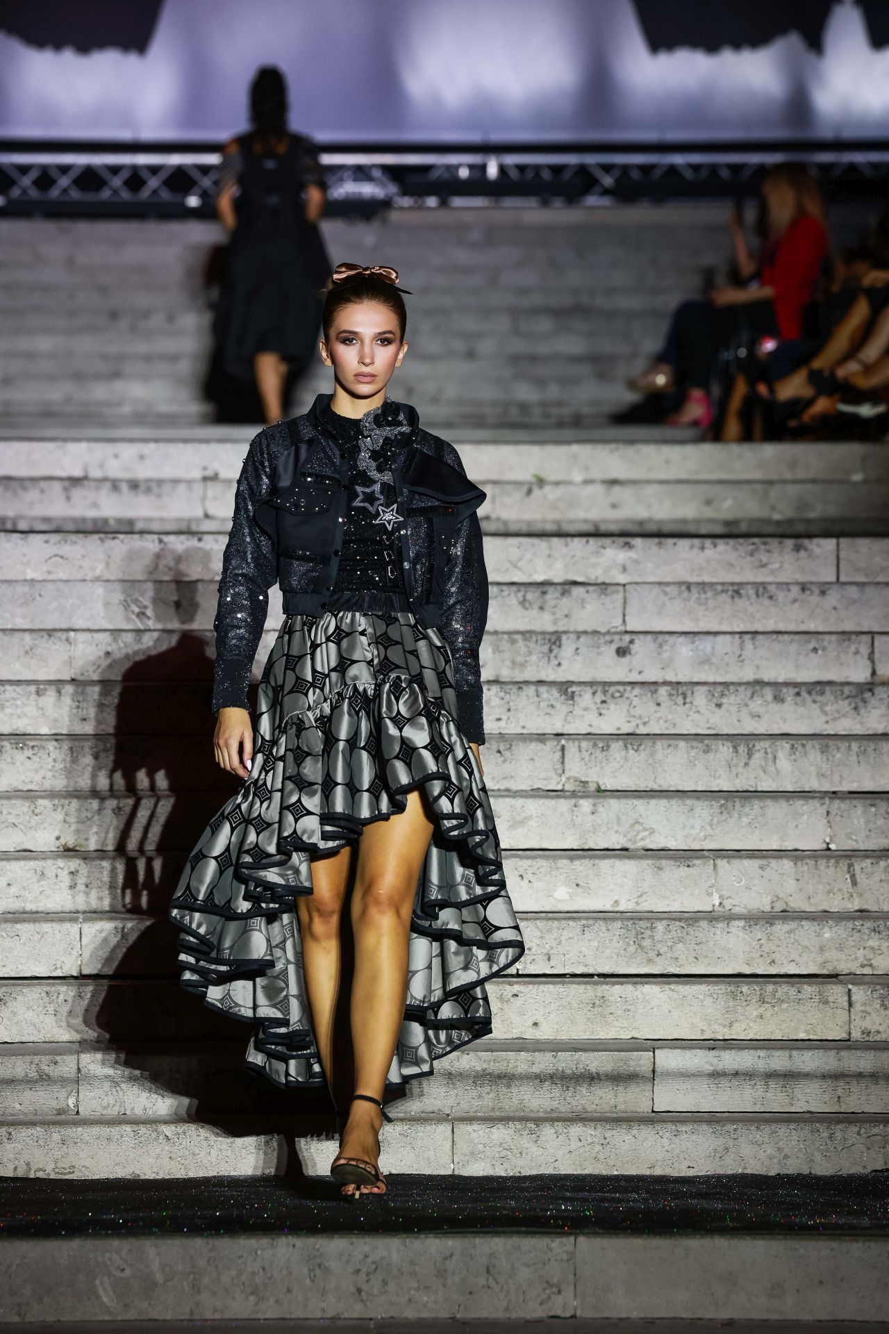 Nikad viđeno u Hrvatskoj; dvosatni spektakl Riječkih stepenica nadmašio sva očekivanja: 17 revija nosile Marinela Grljušić, Ema Gračan, Lucija Begić, poznata lica u publici 