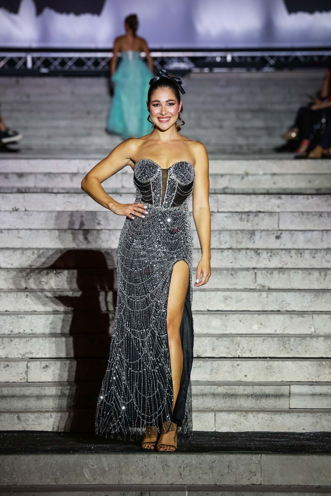 Nikad viđeno u Hrvatskoj; dvosatni spektakl Riječkih stepenica nadmašio sva očekivanja: 17 revija nosile Marinela Grljušić, Ema Gračan, Lucija Begić, poznata lica u publici 