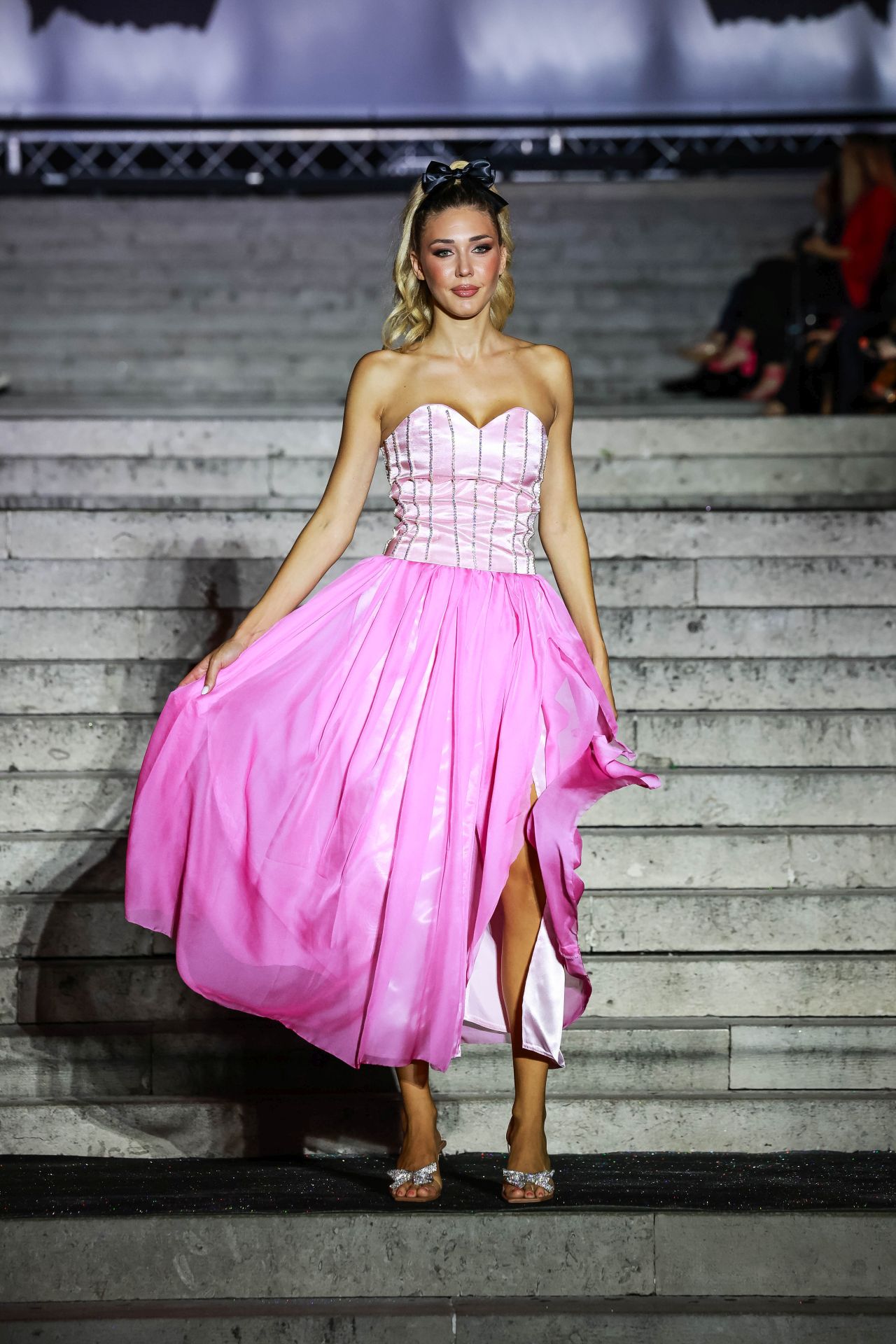 Nikad viđeno u Hrvatskoj; dvosatni spektakl Riječkih stepenica nadmašio sva očekivanja: 17 revija nosile Marinela Grljušić, Ema Gračan, Lucija Begić, poznata lica u publici 