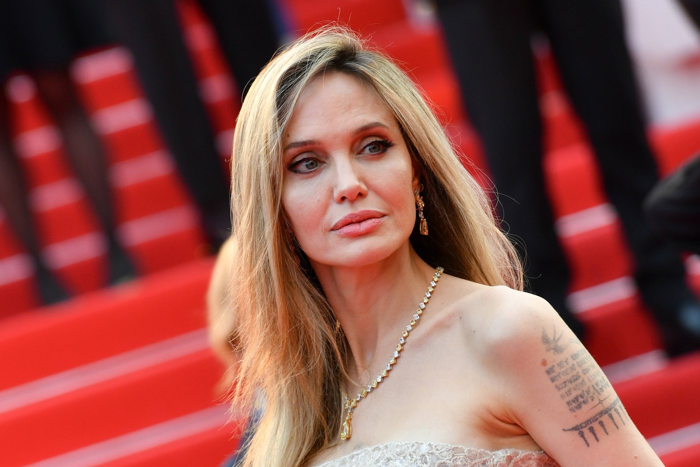 Angelina Jolie rasplakala publiku u Torontu prisjećajući se majke Hello Magazin Croatia Hrvatska