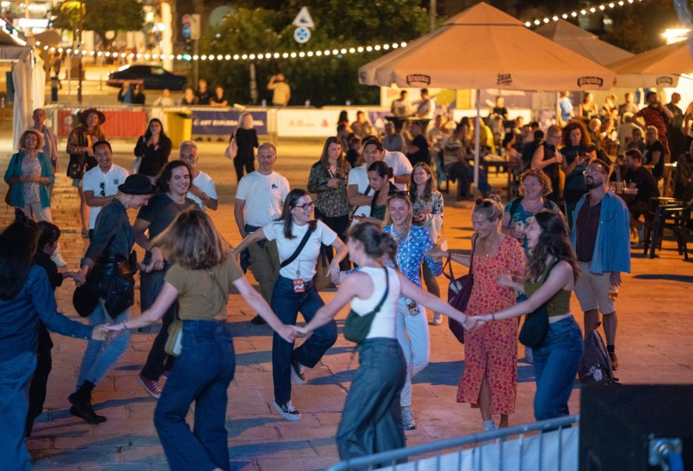 art explora festival, rijeka festival, kultura rijeka, gat karoline riječke, muzeji rijeka, art explorer katamaran, art festival hrvatska, suvremena umjetnost rijeka, koncerti rijeka, performansi rijeka, riječki festival, hrvatski festivali, kulturna događanja rijeka, izlasci rijeka, večernji program rijeka, multimedijalne instalacije rijeka, ples i glazba rijeka, art explora croatia, riječki muzej suvremene umjetnosti, art program rijeka, festivali u rujnu, događanja rijeka 2025, riječki događaji, hrvatski kulturni festival, festival suvremene umjetnosti, umjetnost i znanost, ekologija i umjetnost, jadran i umjetnost, more i glazba, art rijeka, riječki koncerti, techno rijeka, abop koncert, petar dundov rijeka, tonota glazba, truth tribe bend, marinada rijeka, ras padsystem, reggae dub rijeka, grčke pjesme mora, art explora events, hrvatska umjetnost, turizam rijeka, lifestyle rijeka, riječki vikend, što raditi u rijeci, izlasci hrvatska, kulturna ponuda rijeka, večernji izlazak rijeka, riječki glazbeni festival, techno festival hrvatska, alternativna glazba rijeka, jazz fusion rijeka, spoken word rijeka, kino i performans rijeka, multimedija hrvatska, hrvatski performansi, plesni performans rijeka, festival na moru, art festival jadran, europski festival umjetnosti, kulturni vodič rijeka, hrvatski lifestyle, događanja hrvatska, festival umjetnosti 2025, hrvatska putovanja, more i kultura, hrvatski turizam, posjetite rijeku, hrvatska rivijera, art explora experience, hrvatska scena umjetnosti, hrvatska scena glazbe, festival elektronike rijeka, suvremeni ples rijeka, eksperimentalni film rijeka, riječki spoken word, hrvatski DJ set, techno set hrvatska, dub scena rijeka, alternativna scena rijeka, hrvatski umjetnici, suvremeni umjetnici rijeka, muzejska događanja rijeka, art festival mediteran, jadranski festival, hrvatski kulturni vodič, art weekend rijeka, što posjetiti u rijeci, događanja u rujnu hrvatska, festivali hrvatska rujan, hrvatska kulturna scena, art festival europa, hrvatska destinacija za kulturu, festival ekologija umjetnost, hrvatski multimedijalni festival, art explora rijeka program, hrvatski lifestyle portal, kultura i turizam hrvatska, hrvatski kulturni kalendar.