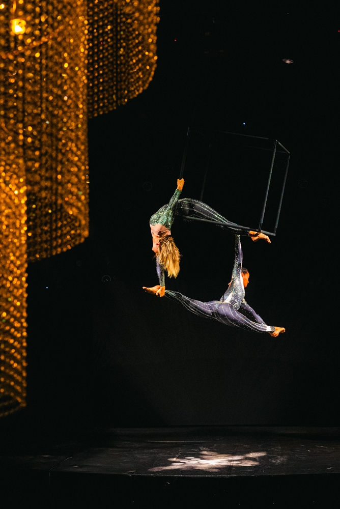 CABARET KOJI MIJENJA PRAVILA IGRE VRAĆA SE JAČI NEGO IKAD Ovoga petka počinje nova era zabave u Mintu –spektakl o kojem će svi pričati.