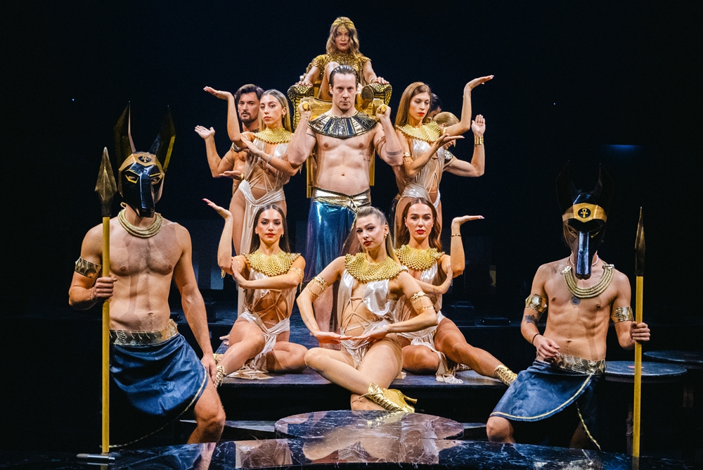 CABARET KOJI MIJENJA PRAVILA IGRE VRAĆA SE JAČI NEGO IKAD Ovoga petka počinje nova era zabave u Mintu –spektakl o kojem će svi pričati.