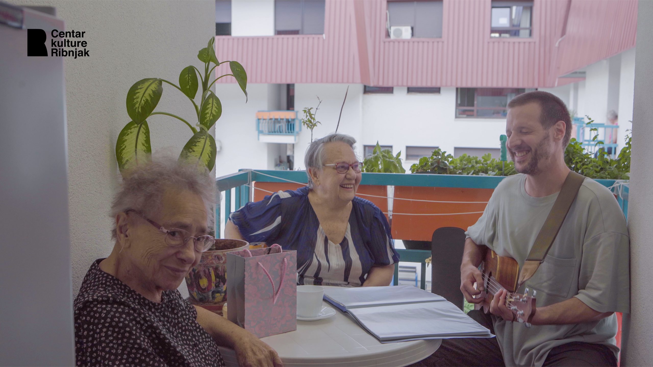 DAN KOJI SE PAMTI: CENTAR KULTURE RIBNJAK DOVODI UMJETNOST U DOMOVE ONIH KOJIMA JE NAJPOTREBNIJA