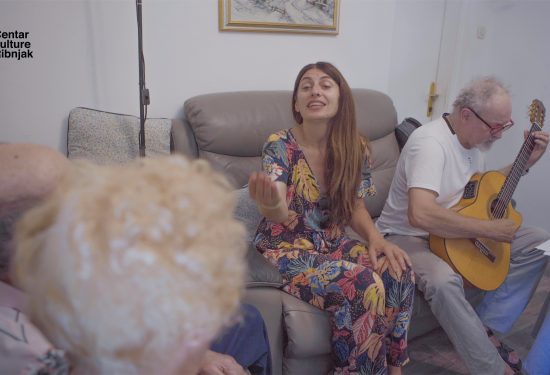 DAN KOJI SE PAMTI: CENTAR KULTURE RIBNJAK DOVODI UMJETNOST U DOMOVE ONIH KOJIMA JE NAJPOTREBNIJA