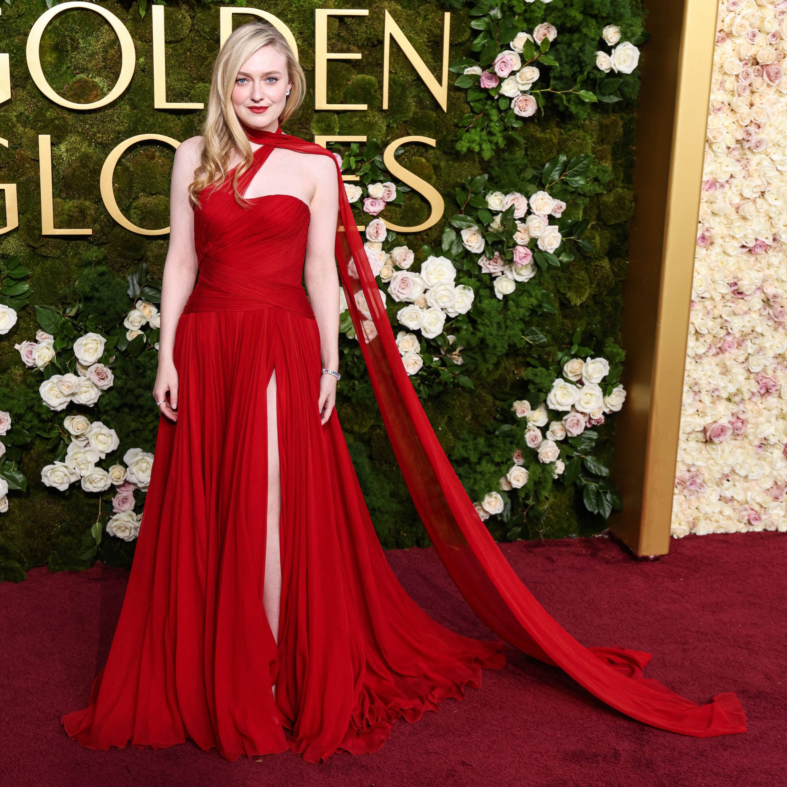 Dakota Fanning otkrila da koristi aplikaciju za spojeve Hello Magazine Croatia Hrvatska