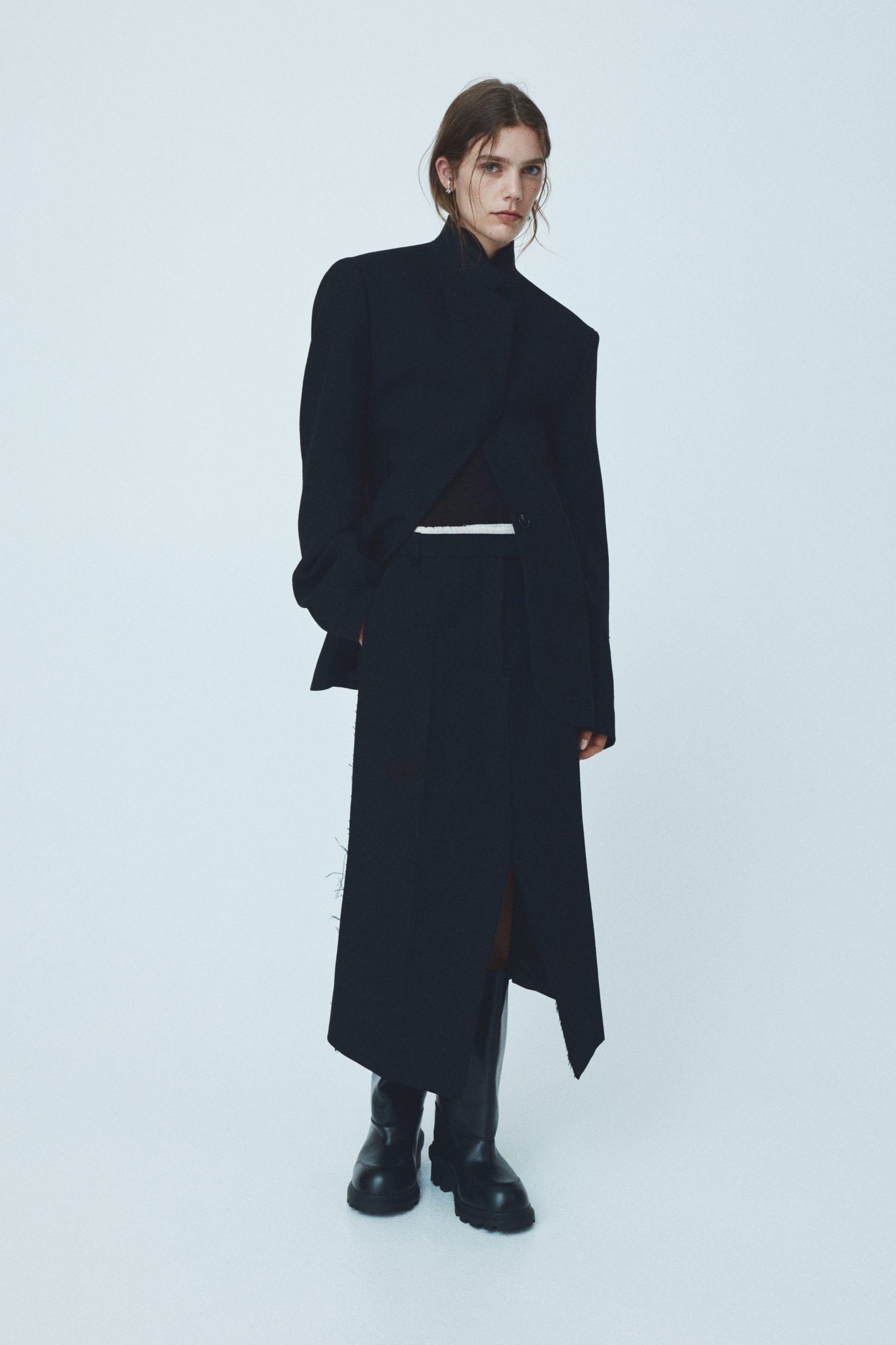 H&M Studio AW25 – spoj brutalizma i nostalgije