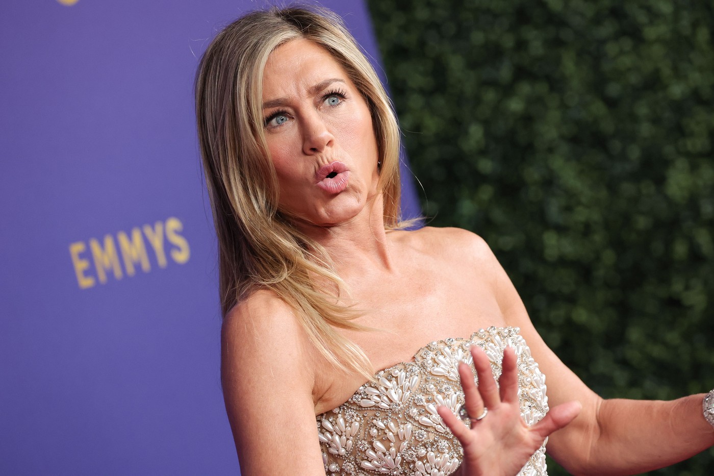 Jennifer Aniston bez dlake na jeziku Met Gala Hello Croatia Hrvatska