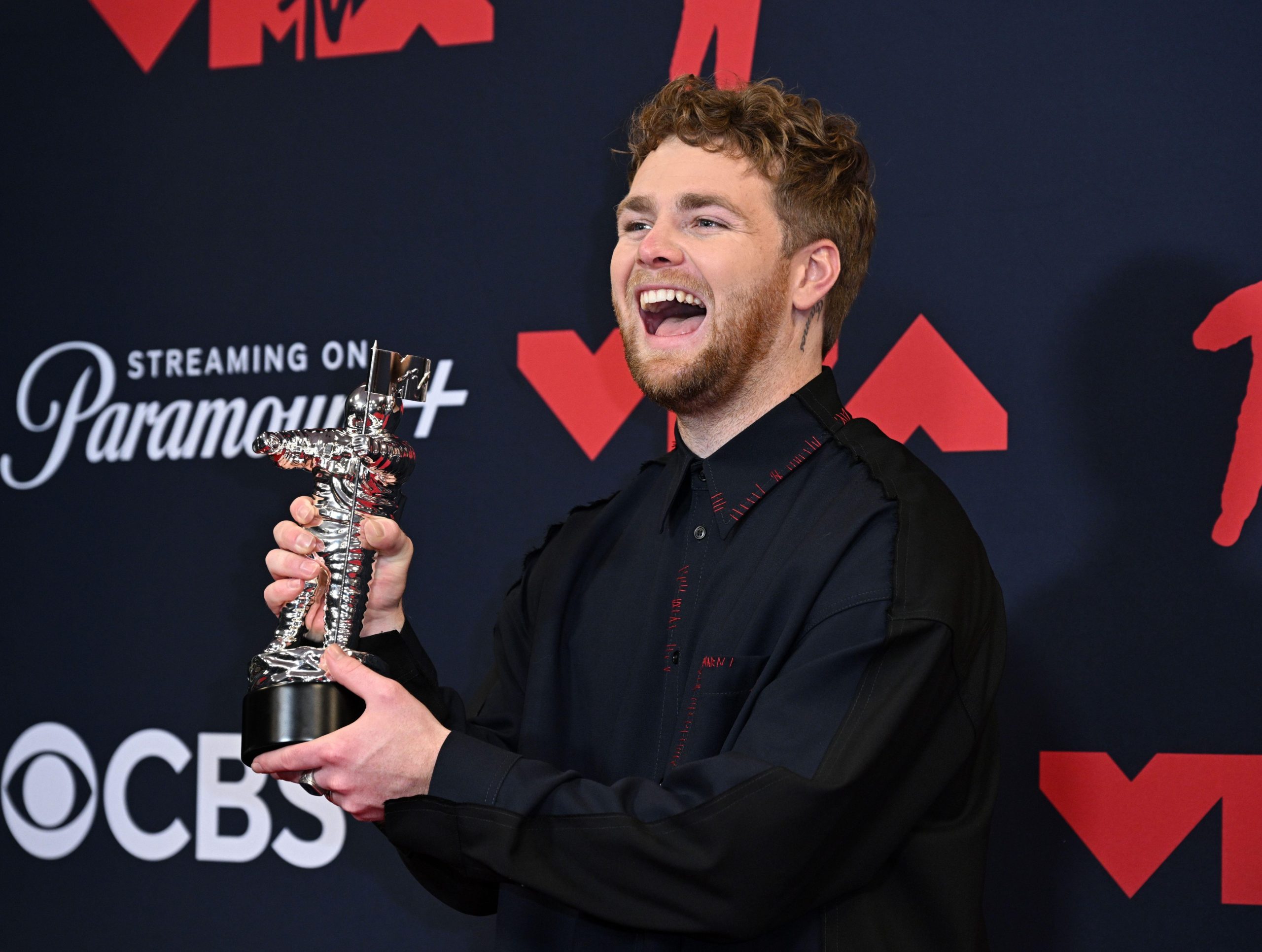 MTV VMA 2025, MTV nagrade, Video Music Awards 2025, Ariana Grande VMA, Lady Gaga VMA, Sabrina Carpenter VMA, Rosé VMA, Bruno Mars VMA, Ricky Martin VMA, Mariah Carey VMA, Busta Rhymes VMA, KATSEYE VMA, Ariana Grande Brighter Days Ahead, Lady Gaga Die With a Smile, Rosé APT, Bruno Mars APT, Sabrina Carpenter Short n Sweet, Ariana Grande video godine, Lady Gaga artist godine, Rosé pjesma godine, Bruno Mars pjesma godine, Sabrina Carpenter album godine, Ricky Martin Latin Icon Award, Mariah Carey Video Vanguard, Busta Rhymes Visionary Award, LL Cool J MTV, crveni tepih VMA 2025, najbolji nastupi VMA 2025, dobitnici VMA 2025, najveći trenuci VMA 2025, Ariana Grande pobjeda, Lady Gaga pobjeda, Bruno Mars pobjeda, Rosé pobjeda, Sabrina Carpenter pobjeda, MTV nagrade pobjednici, pop zvijezde VMA, najbolji duet VMA 2025, MTV Moon Person, VMA glamur, VMA moda, celebrity stil VMA 2025, zvijezde na crvenom tepihu, najveći hitovi 2025, najgledaniji nastupi VMA, Ariana Grande koncert, Lady Gaga Madison Square Garden, Bruno Mars i Gaga duet, Rosé i Bruno Mars suradnja, K-pop na VMA, Rosé BLACKPINK VMA, najbolja pjesma VMA 2025, najbolji album VMA 2025, Ariana Grande nova pjesma, Lady Gaga novi album, Sabrina Carpenter nova zvijezda, Mariah Carey nagrada, Ricky Martin nagrada, Busta Rhymes nagrada, latino glazba VMA, hip hop VMA 2025, pop glazba 2025, najljepše haljine VMA 2025, modni trenuci VMA 2025, celebrity beauty look VMA, backstage VMA 2025, najbolji govori VMA, emotivni trenuci VMA, šokantni trenuci VMA, viralni momenti VMA, crveni tepih haljine, najbolji outfiti VMA, zvijezde večeri VMA, Lady Gaga nastup, Ariana Grande nastup, Bruno Mars nastup, Rosé nastup, Sabrina Carpenter nastup, Mariah Carey nastup, Ricky Martin nastup, Busta Rhymes nastup, VMA iznenađenja, MTV povijest, MTV show 2025, najveće zvijezde 2025, top glazbeni događaj 2025, glamur i glazba VMA, celebrity showbuzz, viralni trenuci showbizza, MTV premijera, LL Cool J voditelj, najbolji show 2025, najveći koncerti 2025, trending glazba 2025, Ariana Grande trending, Lady Gaga trending, Sabrina Carpenter trending, Rosé trending, Bruno Mars trending.