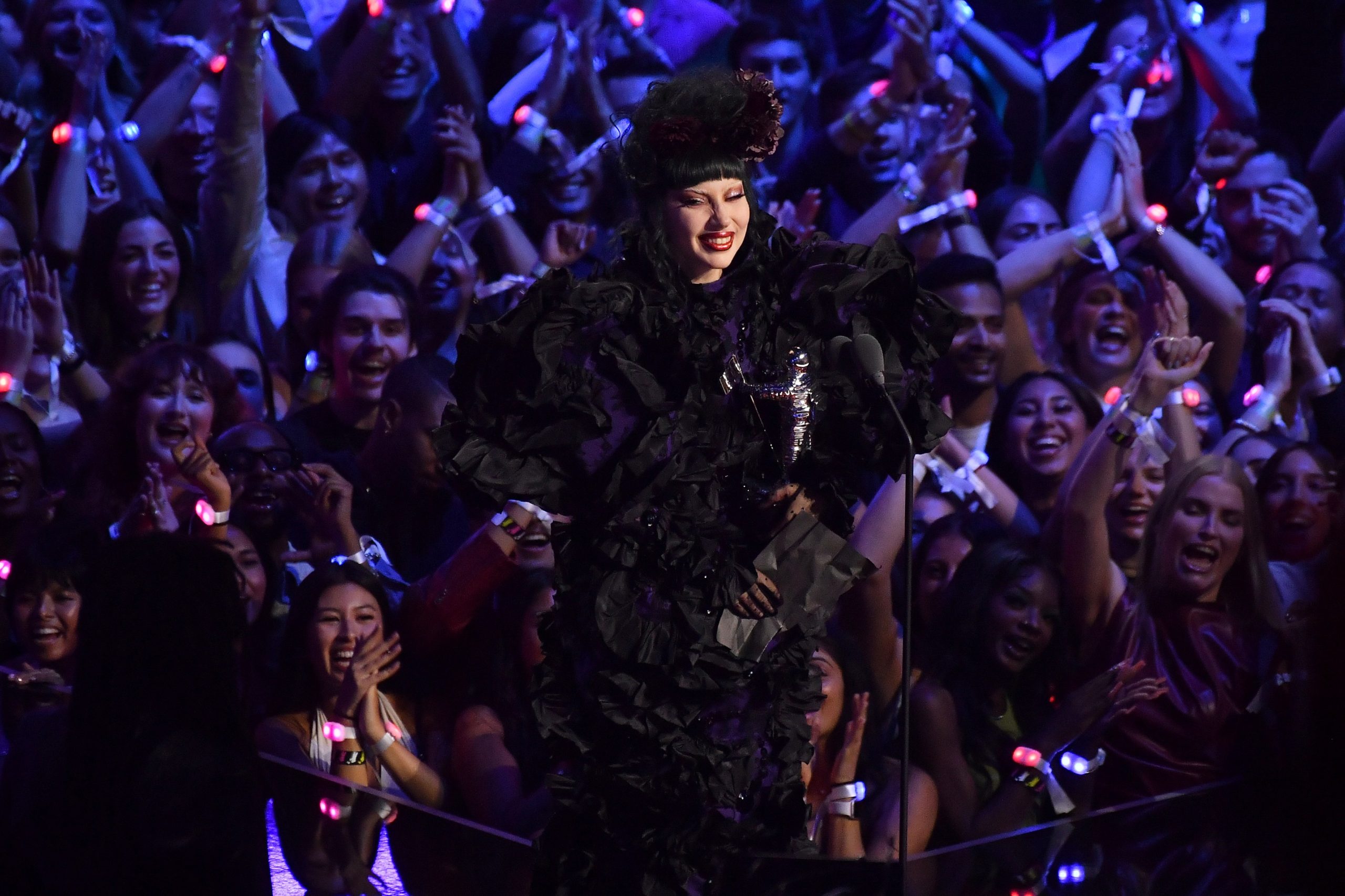 MTV VMA 2025, MTV nagrade, Video Music Awards 2025, Ariana Grande VMA, Lady Gaga VMA, Sabrina Carpenter VMA, Rosé VMA, Bruno Mars VMA, Ricky Martin VMA, Mariah Carey VMA, Busta Rhymes VMA, KATSEYE VMA, Ariana Grande Brighter Days Ahead, Lady Gaga Die With a Smile, Rosé APT, Bruno Mars APT, Sabrina Carpenter Short n Sweet, Ariana Grande video godine, Lady Gaga artist godine, Rosé pjesma godine, Bruno Mars pjesma godine, Sabrina Carpenter album godine, Ricky Martin Latin Icon Award, Mariah Carey Video Vanguard, Busta Rhymes Visionary Award, LL Cool J MTV, crveni tepih VMA 2025, najbolji nastupi VMA 2025, dobitnici VMA 2025, najveći trenuci VMA 2025, Ariana Grande pobjeda, Lady Gaga pobjeda, Bruno Mars pobjeda, Rosé pobjeda, Sabrina Carpenter pobjeda, MTV nagrade pobjednici, pop zvijezde VMA, najbolji duet VMA 2025, MTV Moon Person, VMA glamur, VMA moda, celebrity stil VMA 2025, zvijezde na crvenom tepihu, najveći hitovi 2025, najgledaniji nastupi VMA, Ariana Grande koncert, Lady Gaga Madison Square Garden, Bruno Mars i Gaga duet, Rosé i Bruno Mars suradnja, K-pop na VMA, Rosé BLACKPINK VMA, najbolja pjesma VMA 2025, najbolji album VMA 2025, Ariana Grande nova pjesma, Lady Gaga novi album, Sabrina Carpenter nova zvijezda, Mariah Carey nagrada, Ricky Martin nagrada, Busta Rhymes nagrada, latino glazba VMA, hip hop VMA 2025, pop glazba 2025, najljepše haljine VMA 2025, modni trenuci VMA 2025, celebrity beauty look VMA, backstage VMA 2025, najbolji govori VMA, emotivni trenuci VMA, šokantni trenuci VMA, viralni momenti VMA, crveni tepih haljine, najbolji outfiti VMA, zvijezde večeri VMA, Lady Gaga nastup, Ariana Grande nastup, Bruno Mars nastup, Rosé nastup, Sabrina Carpenter nastup, Mariah Carey nastup, Ricky Martin nastup, Busta Rhymes nastup, VMA iznenađenja, MTV povijest, MTV show 2025, najveće zvijezde 2025, top glazbeni događaj 2025, glamur i glazba VMA, celebrity showbuzz, viralni trenuci showbizza, MTV premijera, LL Cool J voditelj, najbolji show 2025, najveći koncerti 2025, trending glazba 2025, Ariana Grande trending, Lady Gaga trending, Sabrina Carpenter trending, Rosé trending, Bruno Mars trending.