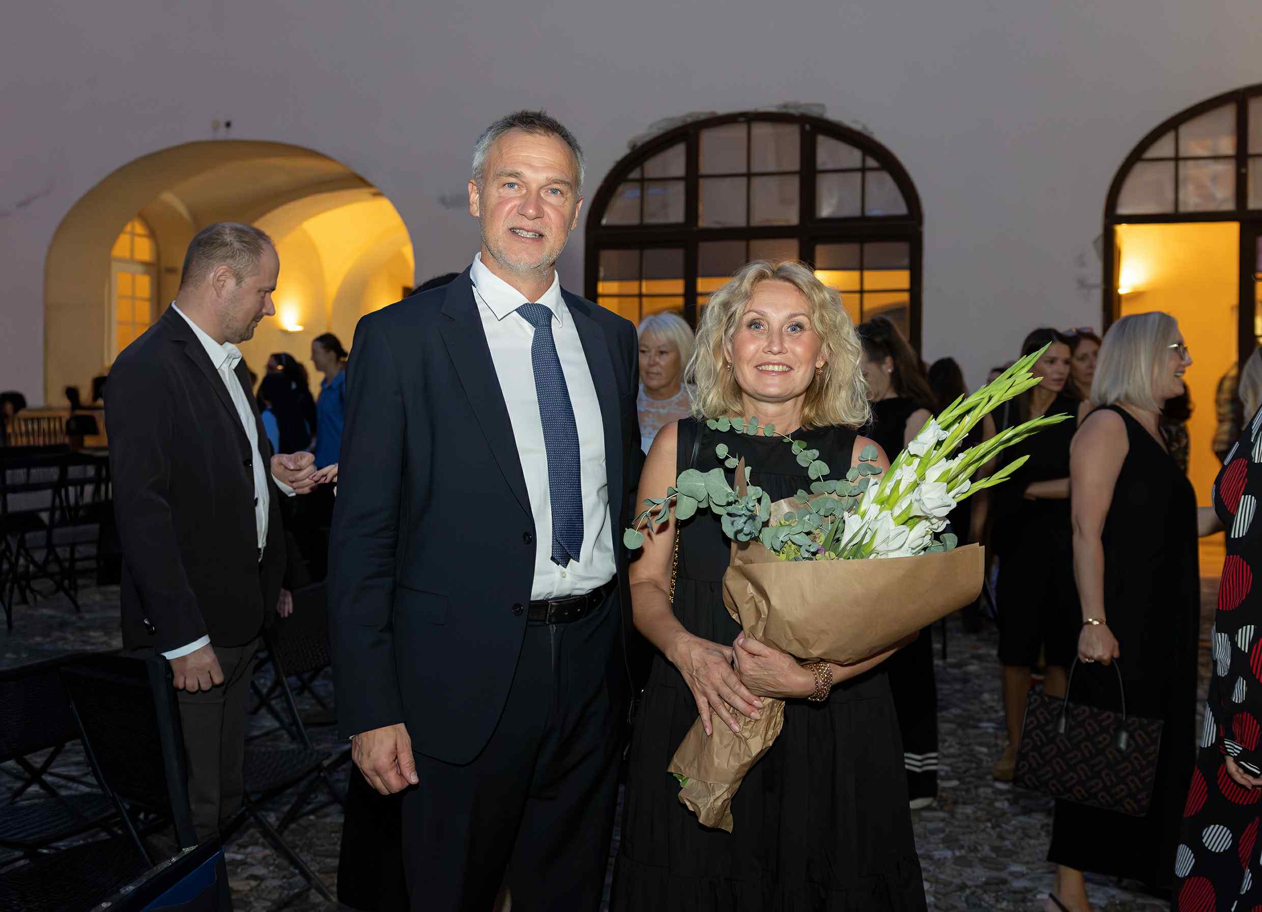 Ova izložba nije tek šetnja kroz prošlost, nego iskustvo koje nam pokazuje koliko je zlatarstvo oblikovalo našu povijest i koliko je dragocjena baština koju i danas čuvamo.

👉 Izložba traje sve do 30. siječnja 2026., a posjetitelji imaju priliku doživjeti umjetnost kakvu rijetko viđamo izvan zidova riznica.