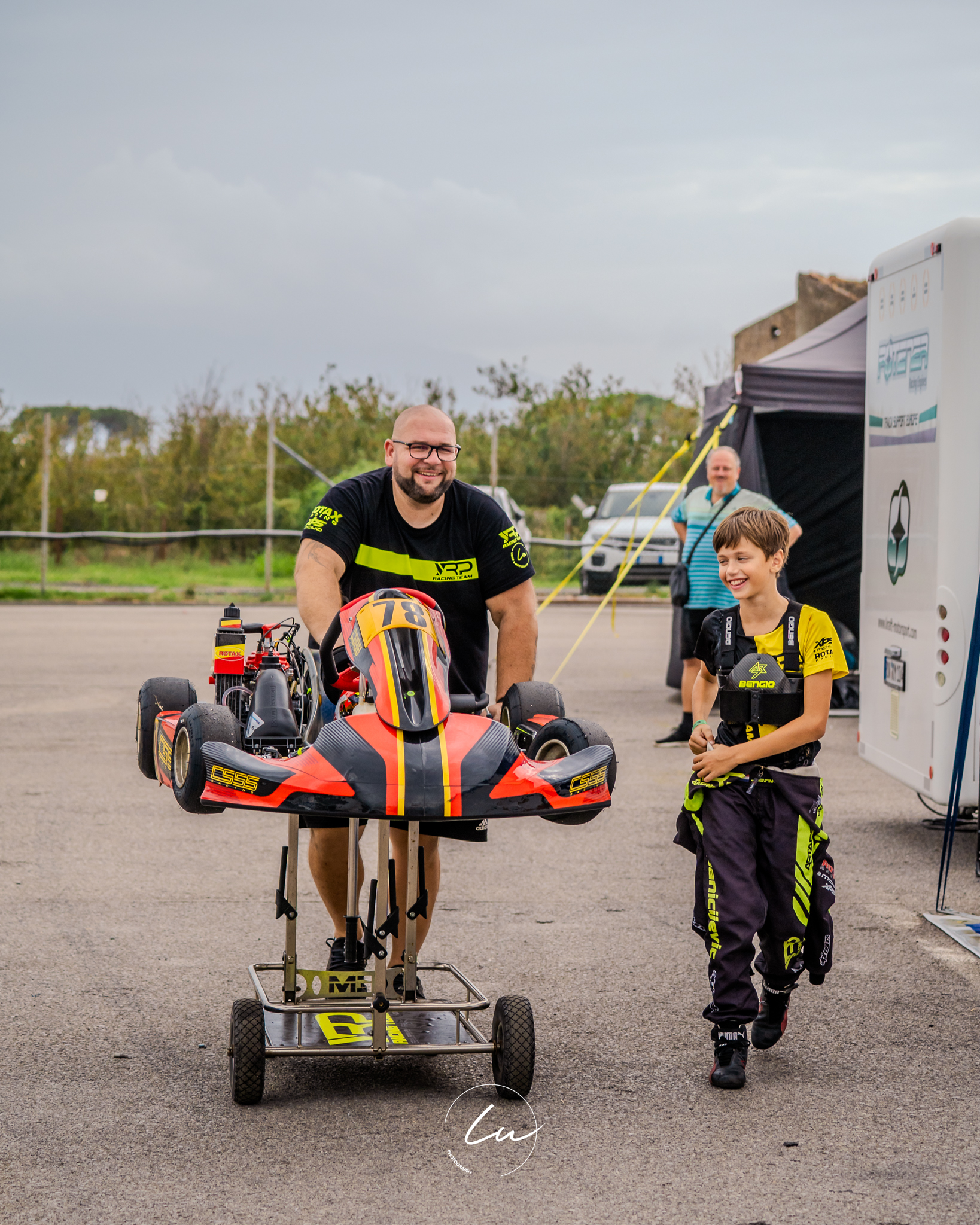 Ivan Janičijević, hrvatski karting, karting Hrvatska, Rotax Grand Festival, Circuito Internazionale Napoli, Robin Räikkönen, Kim Räikkönen, YRP Racing Team, Vedran Premužić, Rotax Micro Max, karting natjecanje, karting za djecu, mladi vozači, karting utrke Italija, karting utrke Europa, karting uspjesi, hrvatski talent, karting sport, karting scena, karting ambasador, sportski talenti, karting budućnost, karting prilika, karting uzrast 11 godina, dječji sport, mladi hrvatski vozači, međunarodni karting, CEZ natjecanje, WSK utrke, Mojo Cup, Formule 4, karting karijera, karting trening, karting razvoj, karting mentorstvo, karting infrastruktura, sportski uzori, sportski rezultati, karting profesionalci, karting vlog, Instagram karting, društvene mreže karting, sportska zajednica, karting događaji, karting natjecanja, karting staza, talijanski karting, europski karting, međunarodni uspjesi, karting podij, karting pobjede, hrvatski sport, karting perspektiva, sport i obrazovanje, nogomet i karting, sportski balans, karting inspiracija, karting izazovi, karting adrenalina, mladi šampioni, karting škole, sportski klubovi, karting timovi, sportski programi, YRP vozači, karting akademija, karting tehnologija, karting inovacije, karting oprema, karting bolidi, karting vozači, karting statistika, sportska natjecanja, karting vlogeri, karting blog, hrvatski sportaši, karting talenat, karting snovi, karting ambicije, karting uspjeh, karting promocija, karting iskustvo, karting roditelji, karting logistika, karting financije, sportski razvoj, mladi sportaši, karting prva pobjeda, karting međunarodni, karting utrke 2025, karting prvenstvo, karting turniri, karting u Italiji, karting avantura, karting događaj, karting mladi vozači, karting izazovi za djecu, karting buduće zvijezde, sportski talenat Hrvatske, karting liga, karting sezona, karting natjecatelji, karting samobor, karting Zagreb, hrvatski karting tim, karting promocija mladih, karting uzrast 10-12 godina