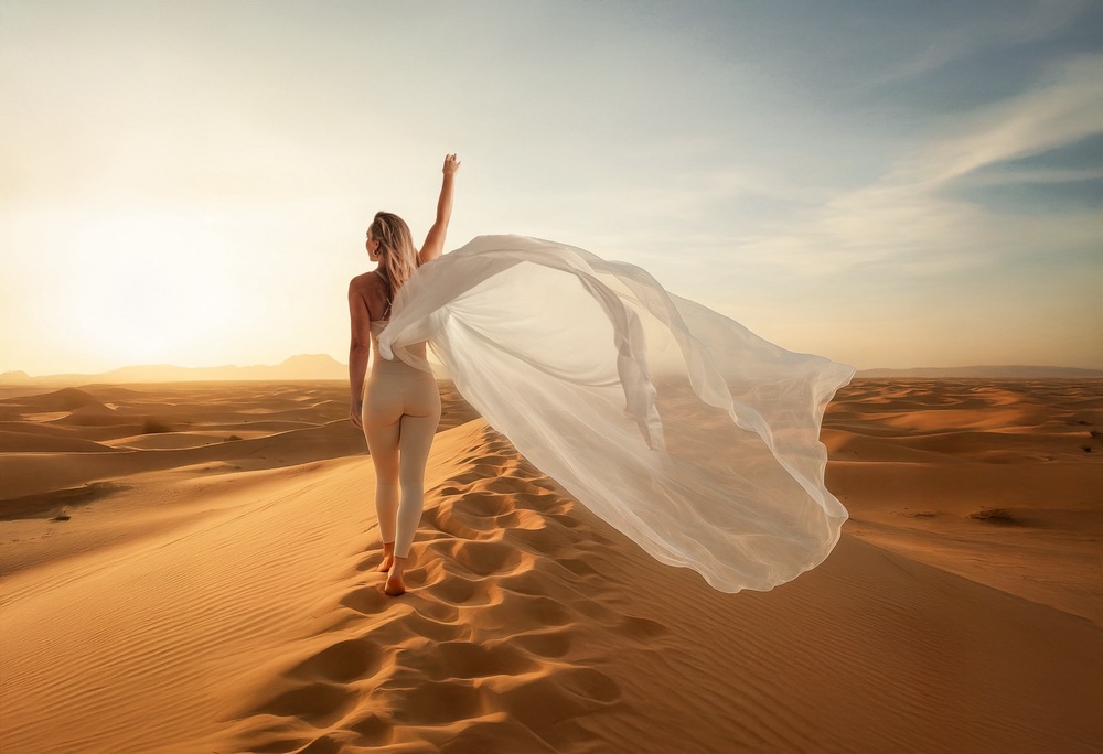 NOVA MODNA PRIČA KOJA SPAJA PORKET I ELEGANCIJU Nova kolekcija Amalu The Brenda prati ritam života, od svakodnevnice do večernjih trenutaka