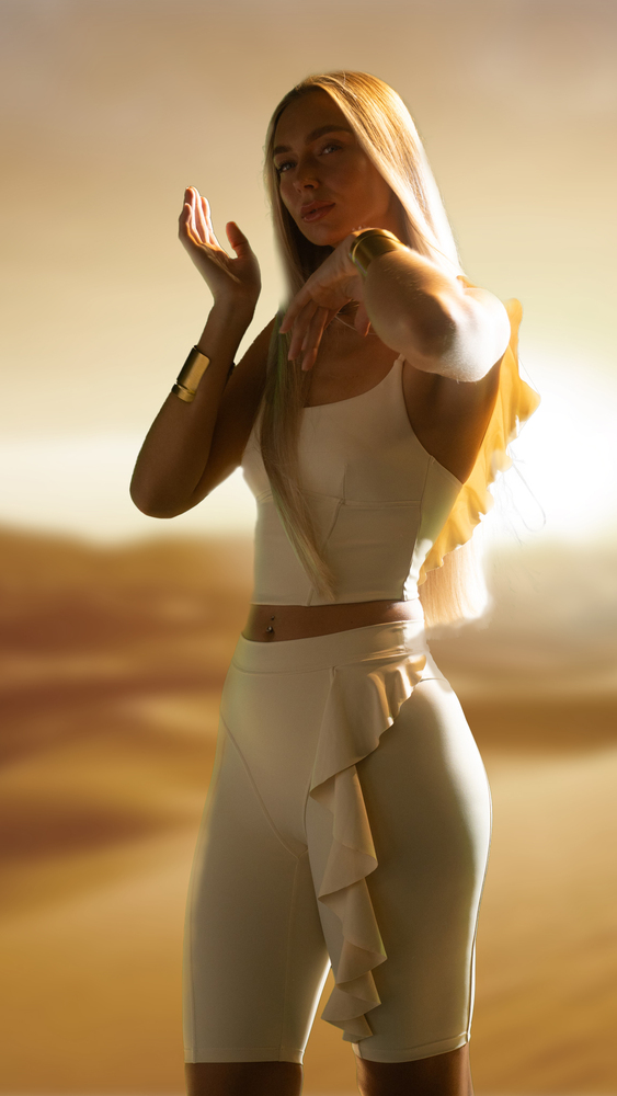 NOVA MODNA PRIČA KOJA SPAJA PORKET I ELEGANCIJU Nova kolekcija Amalu The Brenda prati ritam života, od svakodnevnice do večernjih trenutaka