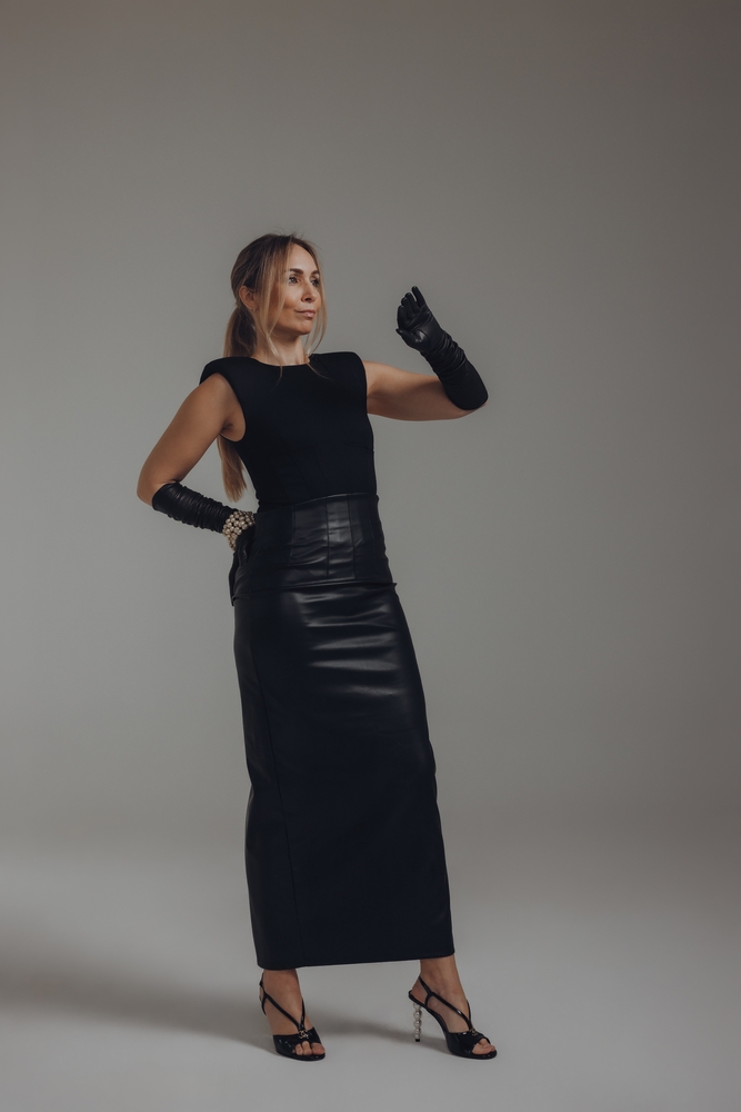 NOVA MODNA PRIČA KOJA SPAJA PORKET I ELEGANCIJU Nova kolekcija Amalu The Brenda prati ritam života, od svakodnevnice do večernjih trenutaka