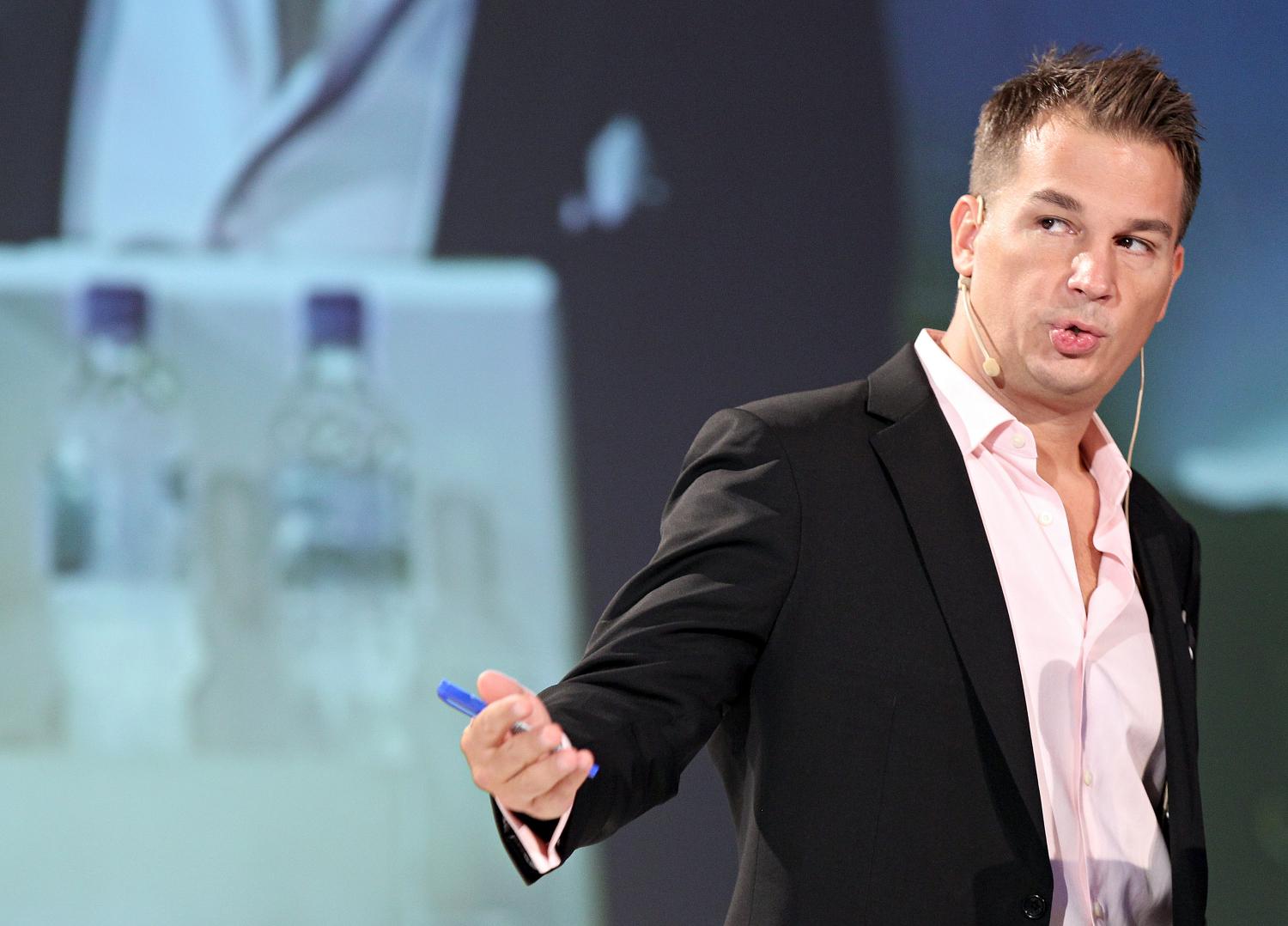 Najboljih 18 trenutaka Weekenda u 18 godina Dvojac koji je stvorio Weekend, Tomo Ricov i Boris Kovaček prisjećaju se svojih najdražih uspomena