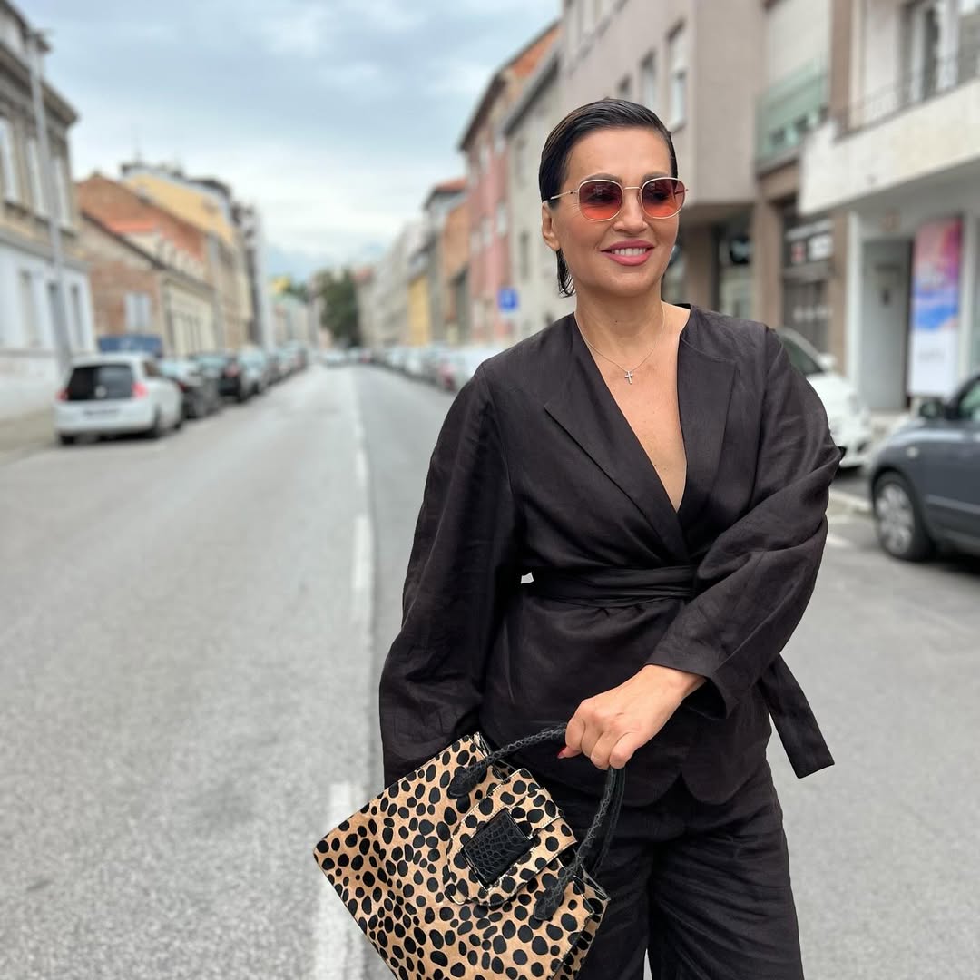Nina Badrić pokazala kako jesen nosi u elegantnom crnom kompletu Hello Magazin Croatia Hrvatska