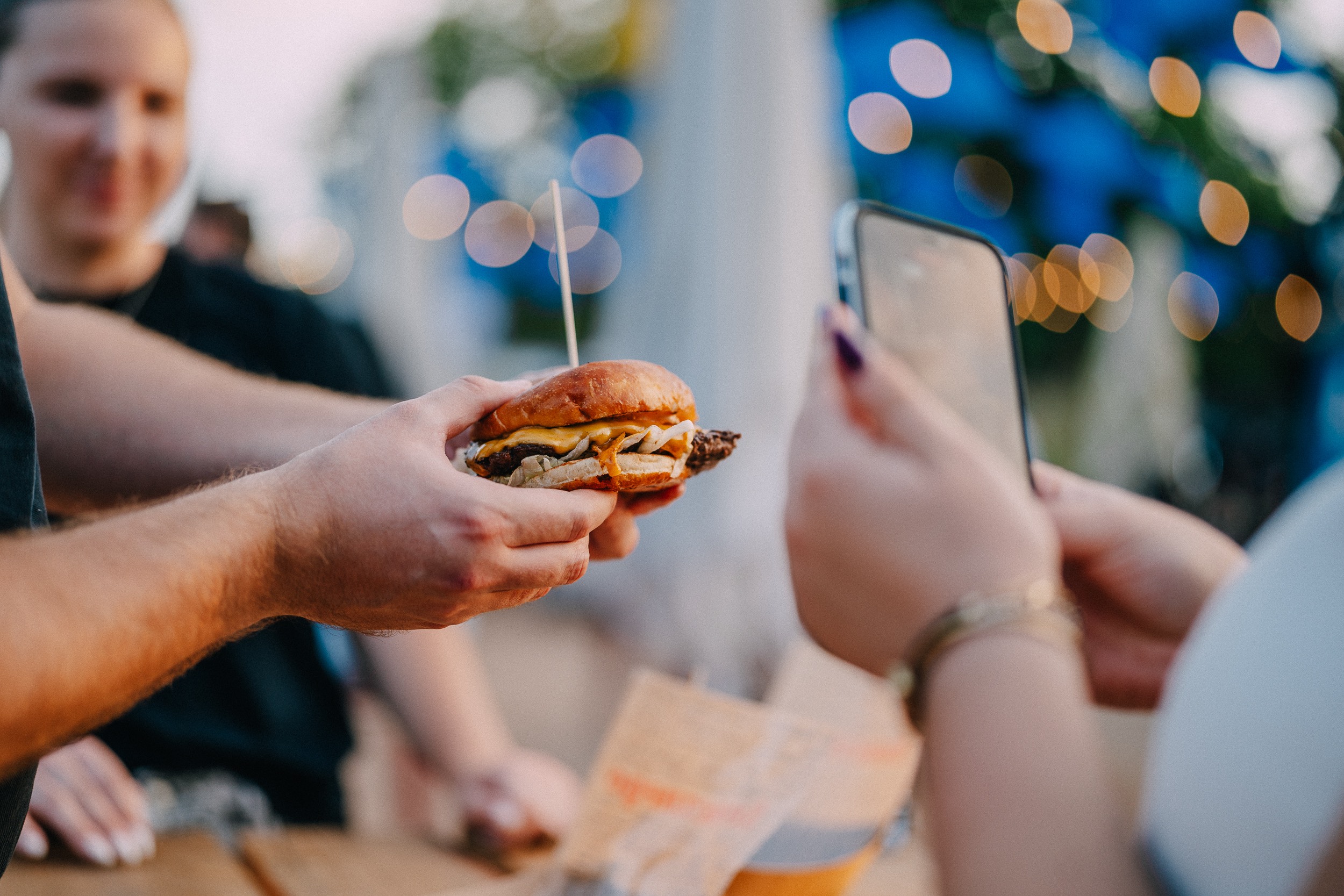 OTVOREN JE 10. BURGER FESTIVAL ZAGREB Slavljenički okusi, vrhunska atmosfera i doživljaj za pamćenje