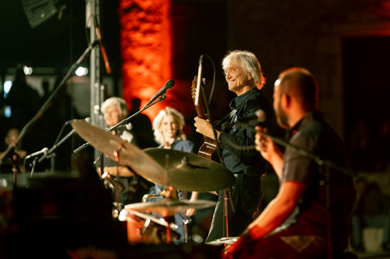 Hvar, Hvar Summer Festival, Hvar Film Festival, kratkometražni film, filmski festival, kulturno ljeto, Jadran, koncerti Hvar, balet Pepeljuga, HNK Ivana pl. Zajca, Slavko Sobin, Ljeto iza nas, The Hvar String Quartet, Jakov Jozinović, francuski film, talijanski film, hrvatski film, Blackout film, Mak film, Funcuti film, filmska projekcija, besplatne projekcije, zvjezdano nebo, Veneranda Hvar, kulturni doživljaj, mediteranska kultura, umjetnost, kazalište, glazba, koncerti, klape, izložbe, video mapping, Matija Fortuna, Goran Bare, Majke, Božo Vrećo, Darko Rundek, Miroslav Tadić, Merima Ključo, Martina Filjak, Monika Leskovar, povijesni spomenici, kulturna scena, turizam Hvar, Hvar kulturni vodič, rujan na Hvaru, kulturni turizam, filmski raj, Hvar događanja, kulturni vikend, mediteranski festival, umjetnički program, festival glazbe, festival plesa, kazališne predstave, lokalni turizam, kulturna ponuda, hrvatski turizam, kulturne atrakcije, kulturna baština, otok Hvar, Hvarski turizam, ljetni festival, kulturni ljetni program, kulturni sadržaji, Hvar 2025, hrvatski festivali, umjetnički festival, glazbeni festival, Hvar pod zvijezdama, kratki film, europski film, nezavisni film, filmska atmosfera, filmska noć, filmska projekcija na otvorenom, kulturni otok, kulturni život Hvara, kulturna manifestacija, mediteranski otok, filmovi pod zvijezdama, kulturna destinacija, Hvar iskustvo, umjetnički događaji, kulturne aktivnosti, otok pod suncem, turizam i kultura, Hvar za turiste, kulturni programi za djecu, Hvar za obitelji, umjetnički ugođaj, rujansko ljeto, otok i film, hrvatska kultura, festivalski program, filmski doživljaj, kulturni itinerar, umjetnički sadržaji, festival pod otvorenim nebom, kulturna avantura, mediteranski festival umjetnosti, Hvar kulturna scena, kulturni bijeg, kulturni vikend Hvar.