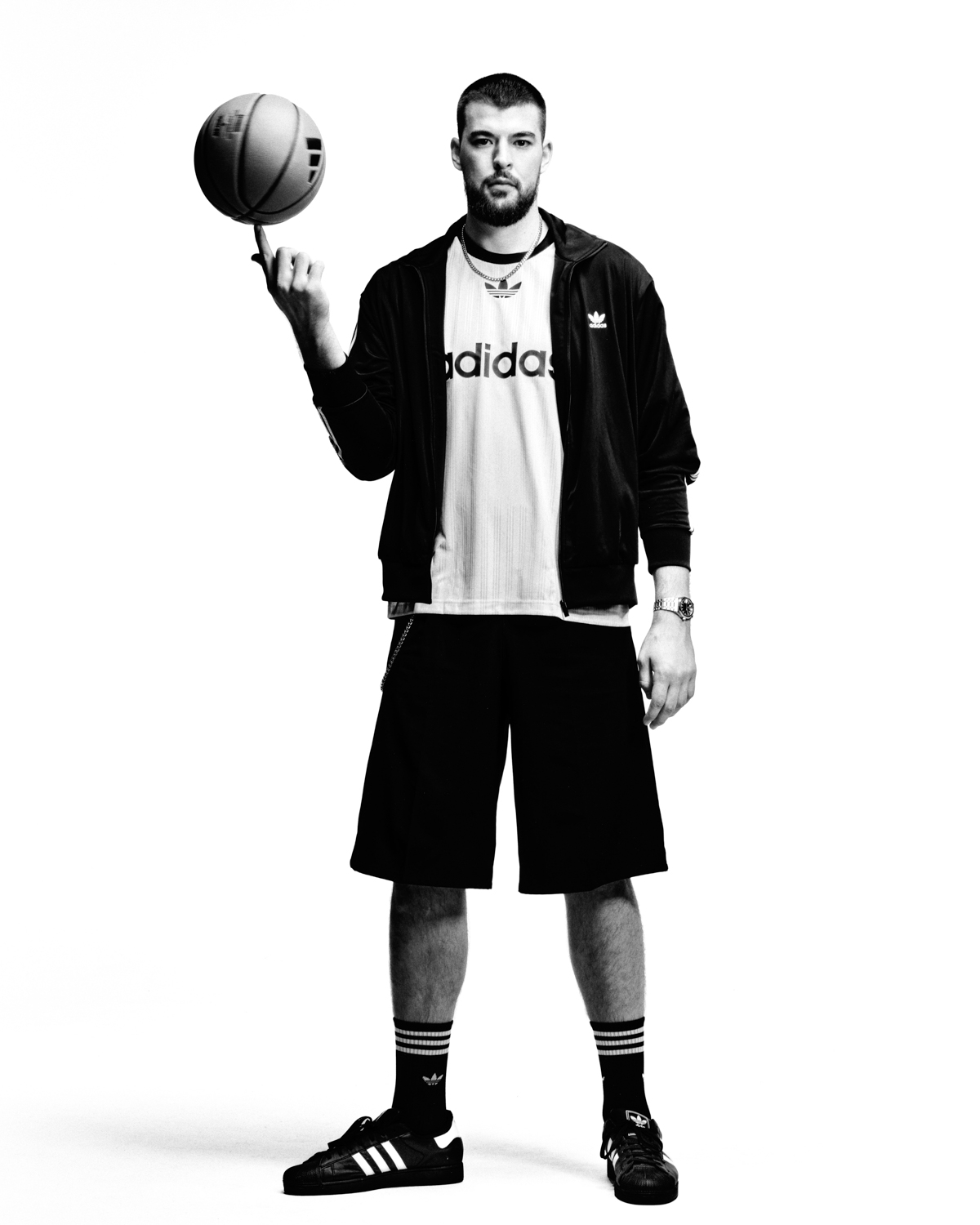 POVRATAK IKONE
Ivica Zubac, Hiljson Mandela, Miach i Nika Turković u kampanji za kultni adidas Superstar