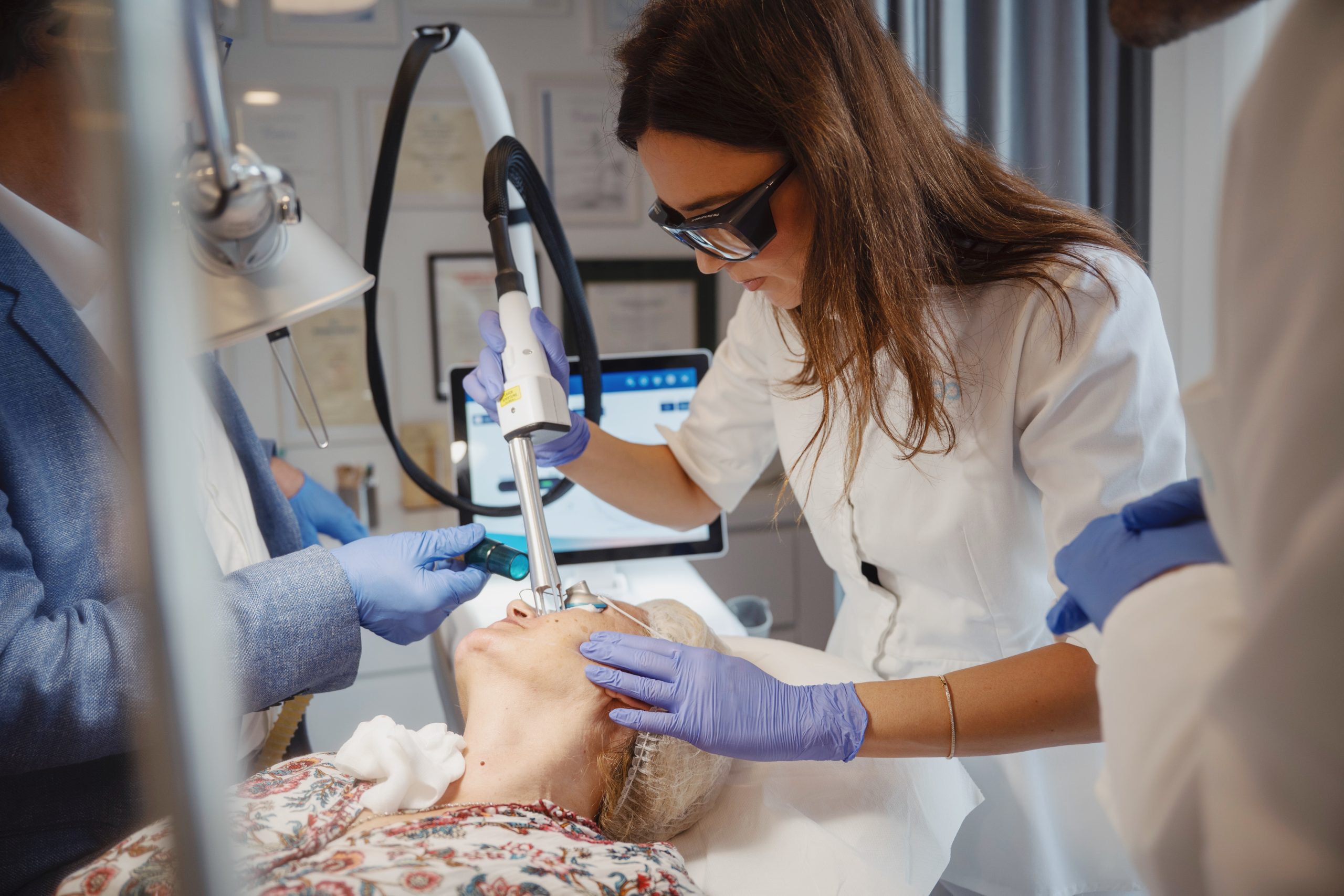 Pomlađivanje budućnosti stiglo je u regiju – UltraClear™ 2910 nm fiber laser ekskluzivno u Poliklinici Milojević!