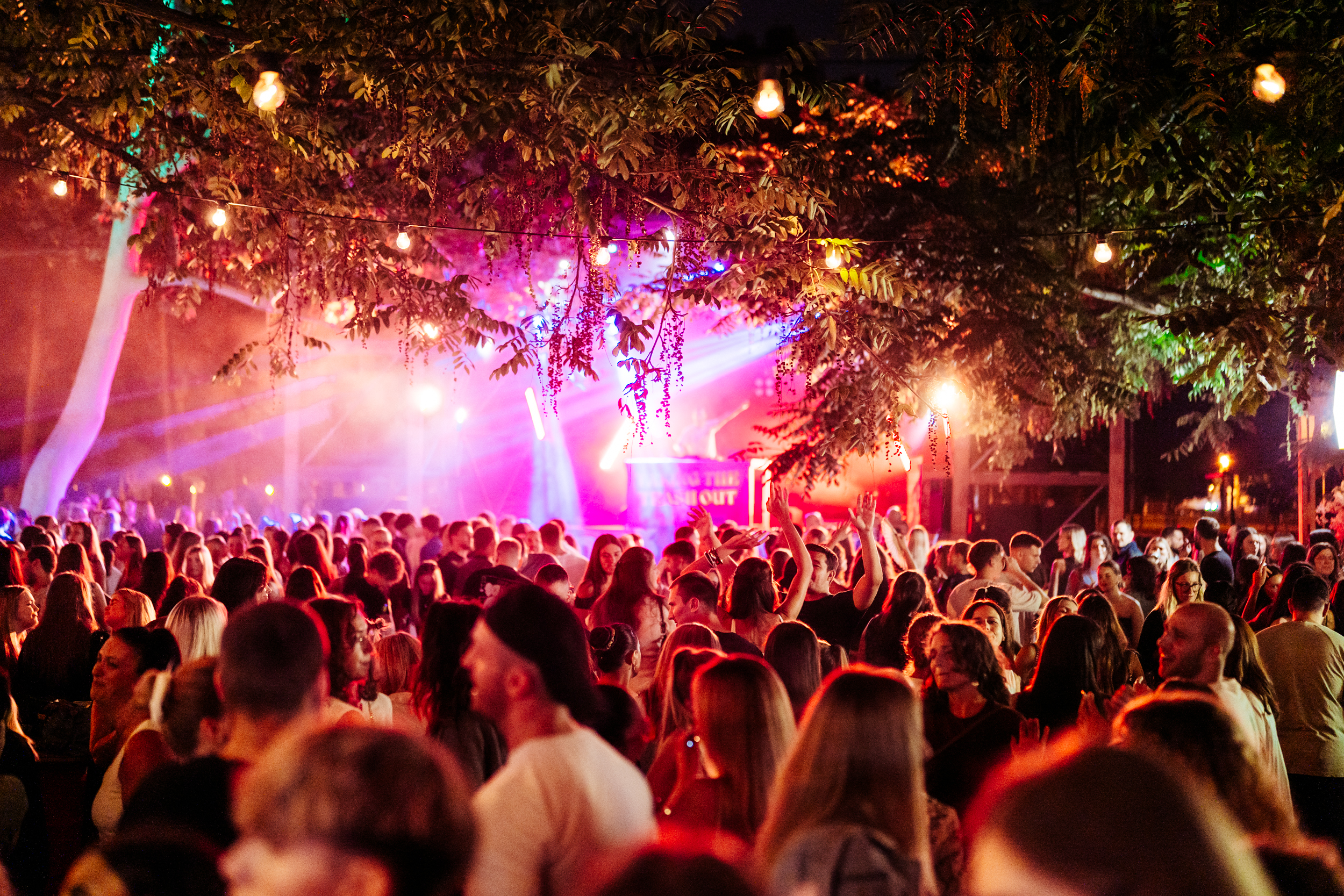 baš naš festival, baš naš bundek, baš naš at the lake, baš naš zagreb, bundek festival, zagreb događanja rujan, zagreb koncerti 2025, zagreb festival rujan, događanja zagreb rujan 2025, što raditi u zagrebu rujan, najbolji festivali u zagrebu, zagreb nightlife, zagreb street food, street food festival zagreb, glazbeni festival zagreb, zagreb party, gdje izaći u zagrebu, zagreb rujan 2025 događanja, hrvatski festivali 2025, najbolji festivali hrvatska, cubismo koncert zagreb, indira forza koncert, abba tribute zagreb, cro dance party, senna m koncert, et zagreb nastup, kpp zagreb, dj party bundek, bundek koncerti, bundek događanja, zagreb otvoreni prostor događanja, open air festival zagreb, ljeto u zagrebu, jesen u zagrebu, lifestyle zagreb, gastro ponuda zagreb, zagreb burgeri, azijska hrana zagreb, zagreb foodie, gdje jesti u zagrebu, zagreb zalazak sunca, najbolja zabava u zagrebu, večernji izlazak zagreb, festivali hrvatska rujan, događanja hrvatska rujan 2025, festival u prirodi, festival kraj jezera, zagreb vikend događanja, zagreb vodič rujan, zagreb noćni život, gdje na piće u zagrebu, zagreb kokteli, zagreb lounge barovi, zagreb eventi 2025, koncerti hrvatska rujan, zagreb gastro scena, zagreb glazbena scena, najbolji događaji zagreb, vikend u zagrebu, zagreb kulturna događanja, zagreb jesenski festival, gdje u zagrebu 2025, zagreb festivalska atmosfera, zagreb ljetni festivali, zagreb top mjesta, zagreb izlasci, zagreb društveni život, zagreb društvena događanja, zagreb open air koncerti, festival za mlade zagreb, zagreb glazbeni događaji, zagreb restoran ulična hrana, zagreb street food zona, burger festival zagreb, bundek street food, gdje jesti na bundeku, zagreb latino koncert, zagreb ples na otvorenom, zagreb koncert na otvorenom, zagreb događanja kraj ljeta, zagreb festival na jezeru, zagreb party vikend, najbolja mjesta za izlazak u zagrebu, zagreb što raditi vikendom, zagreb druženje na otvorenom, zagreb foodie vodič, najbolja glazba zagreb, zagreb večernji provod, zagreb rujan festival, gdje ići u zagrebu rujan, zagreb jesen događanja, zagreb gastro festival, zagreb glazbeni festival 2025, zagreb social life, zagreb live music, zagreb najbolji koncerti, zagreb must visit mjesta, zagreb festival scena