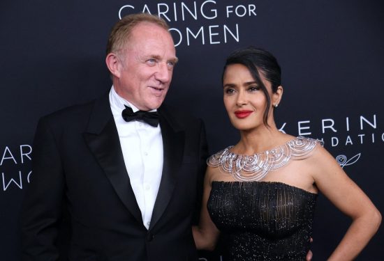 Salma Hayek proslavila 59. rođendan u bikiniju Hello Magazien Hrvatska Croatia