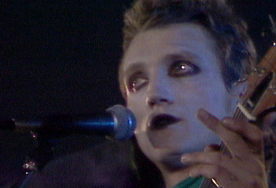 Singl Haustor – Mijenjam se (Biennale 1981.) najavljuje zagrebačku premijeru filma Treći svijet i trostruko ekskluzivno LP izdanje