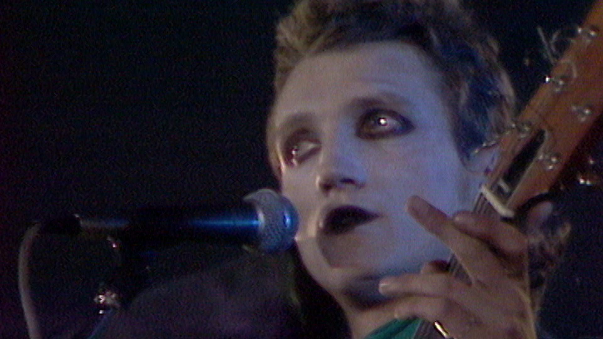 Singl Haustor – Mijenjam se (Biennale 1981.) najavljuje zagrebačku premijeru filma Treći svijet i trostruko ekskluzivno LP izdanje