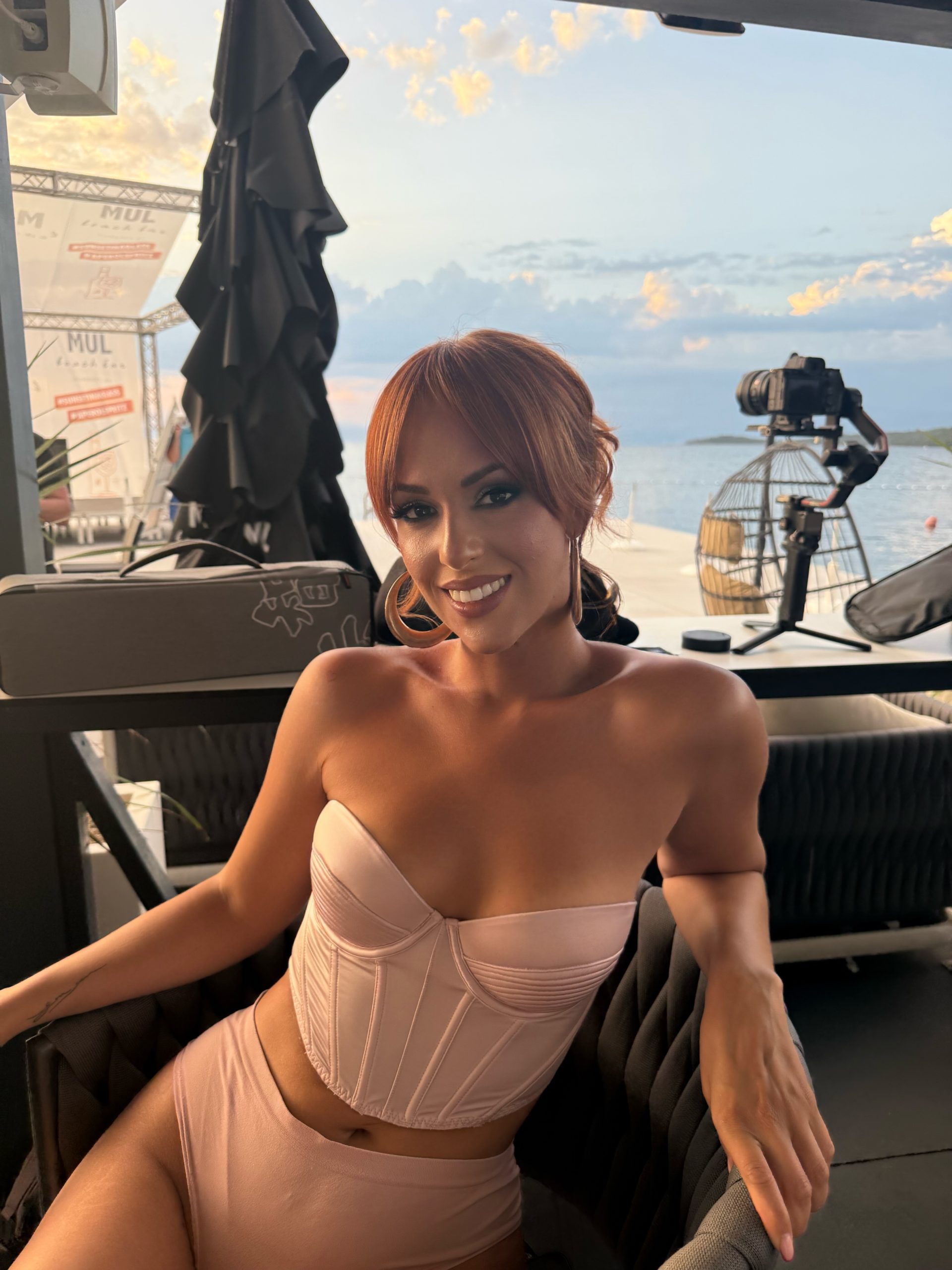 Stefany otvara srce u novoj baladi 'Mrak' Hello Magazin Croatia Hrvatska