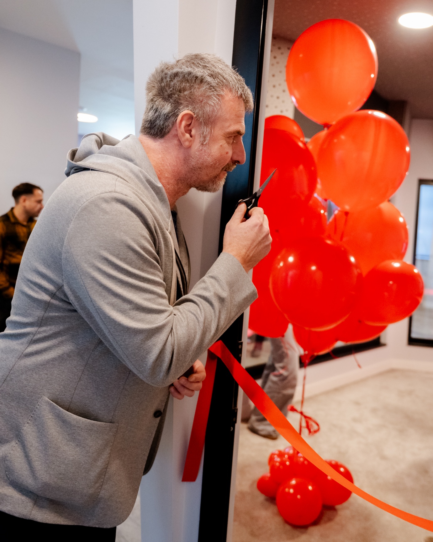 TOP RADIO na 4. rođendan otvorio novi studio Vrpcu prerezao Skansi, prvi čestitali Lisac i Houra 