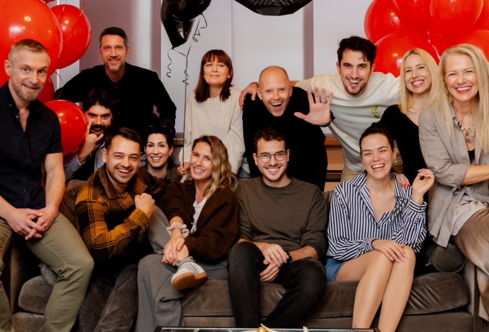 TOP RADIO na 4. rođendan otvorio novi studio Vrpcu prerezao Skansi, prvi čestitali Lisac i Houra