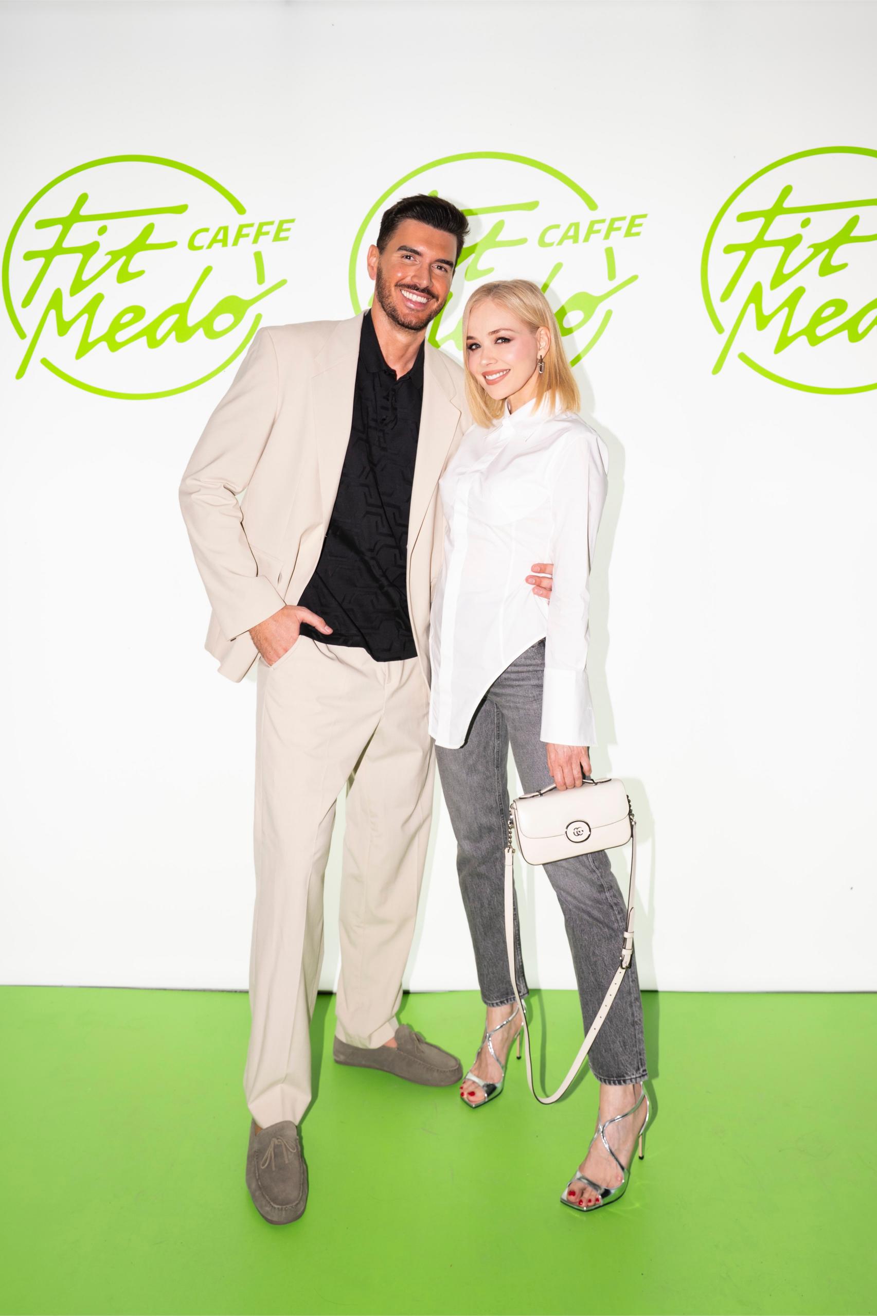 U DRUŠTVU BROJNIH POZNATIH SPLIĆANA FITNESS TRENER ANTE BURAZIN OTVORIO KAFIĆ "FIT MEDO CAFFE" NA MEJAMA
