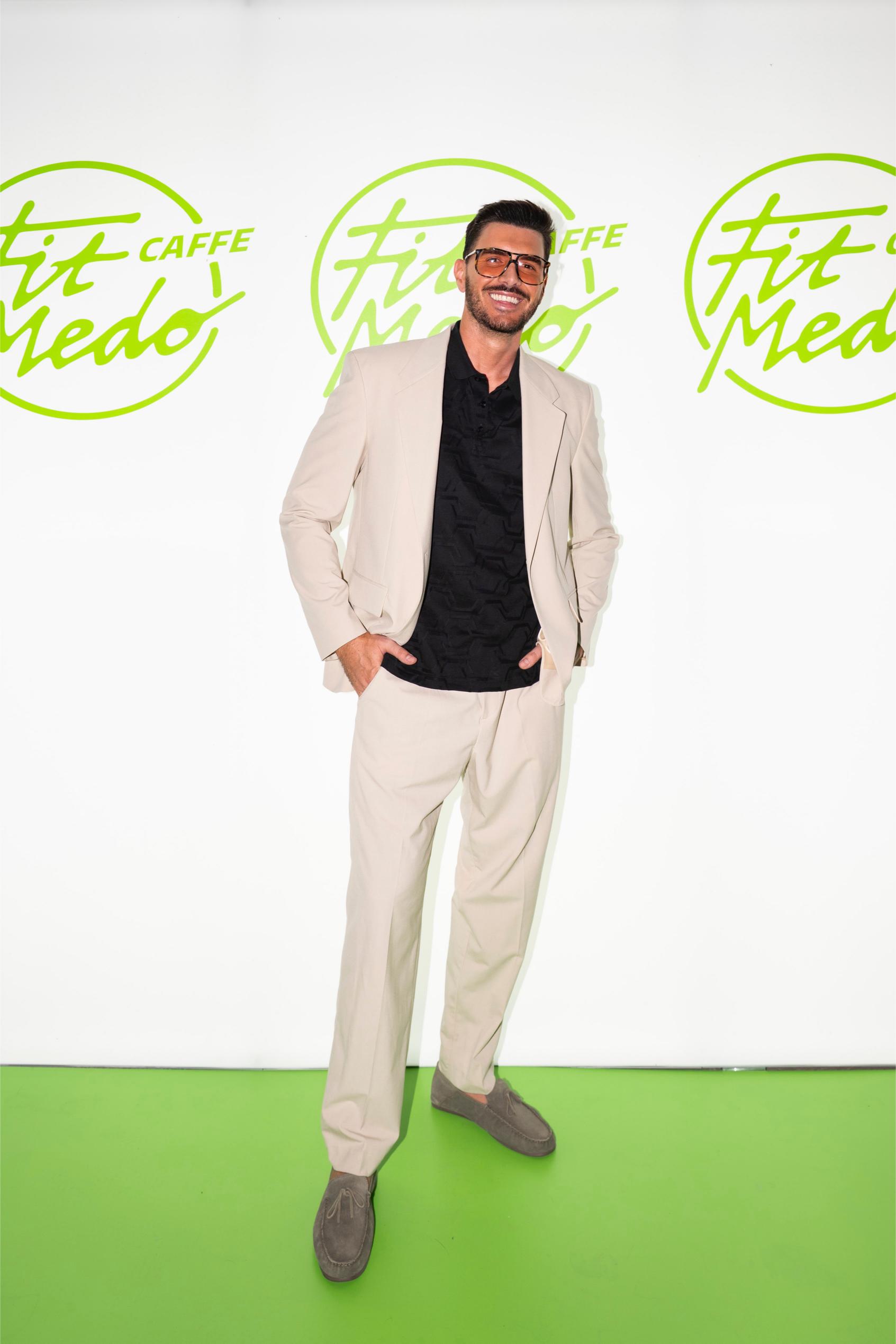 U DRUŠTVU BROJNIH POZNATIH SPLIĆANA FITNESS TRENER ANTE BURAZIN OTVORIO KAFIĆ "FIT MEDO CAFFE" NA MEJAMA
