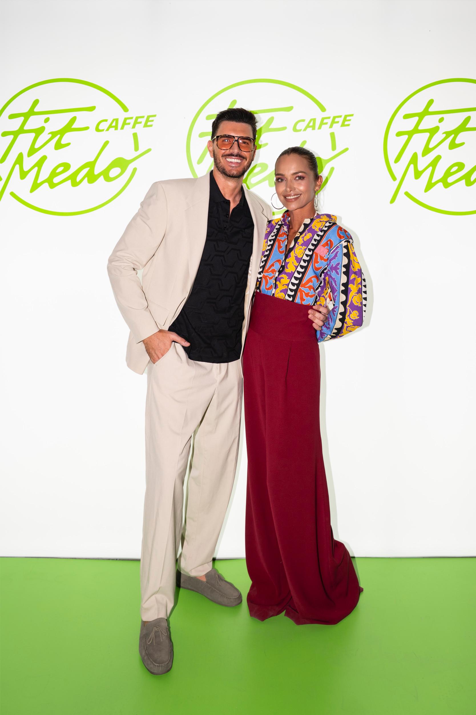 U DRUŠTVU BROJNIH POZNATIH SPLIĆANA FITNESS TRENER ANTE BURAZIN OTVORIO KAFIĆ "FIT MEDO CAFFE" NA MEJAMA
