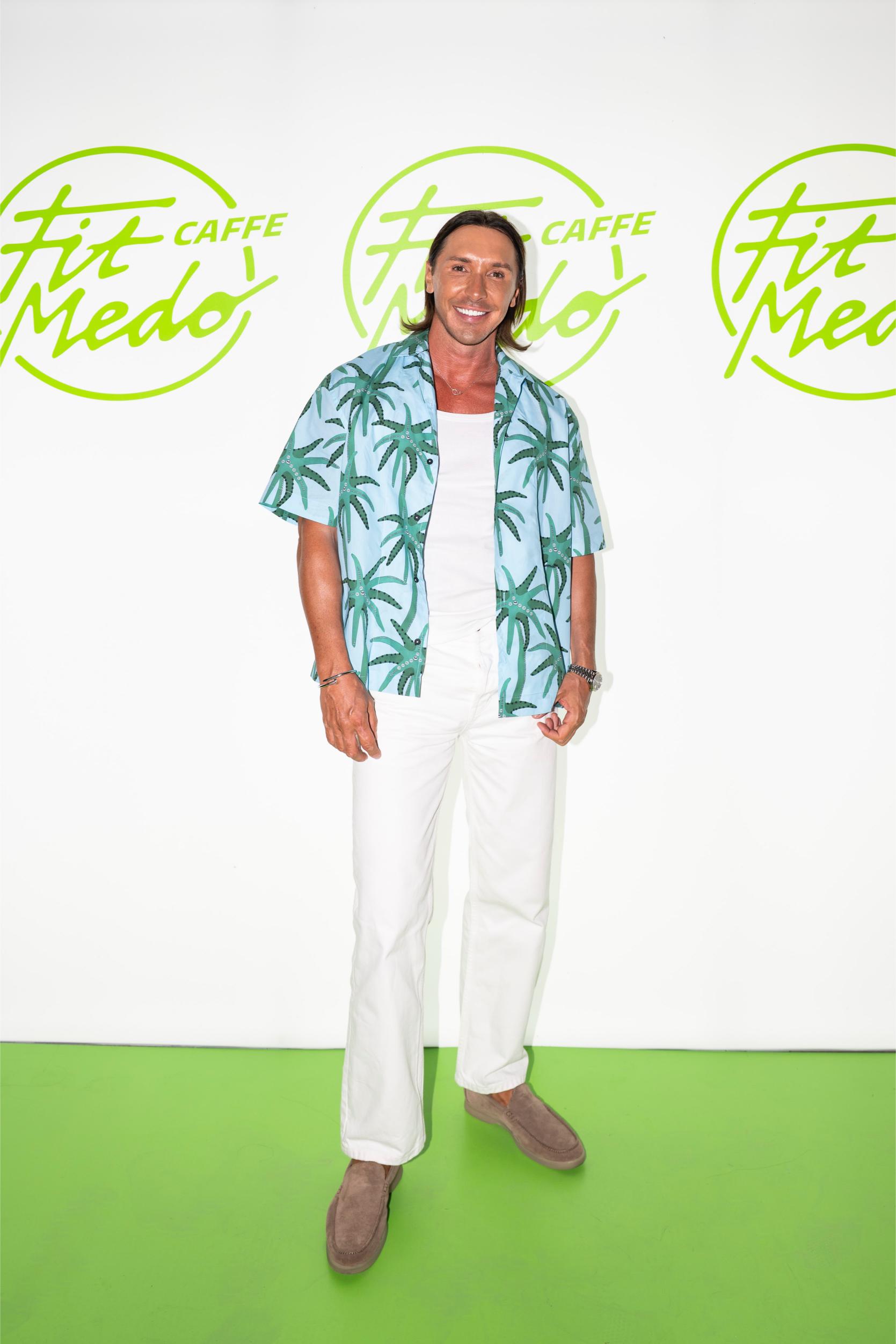 U DRUŠTVU BROJNIH POZNATIH SPLIĆANA FITNESS TRENER ANTE BURAZIN OTVORIO KAFIĆ "FIT MEDO CAFFE" NA MEJAMA
